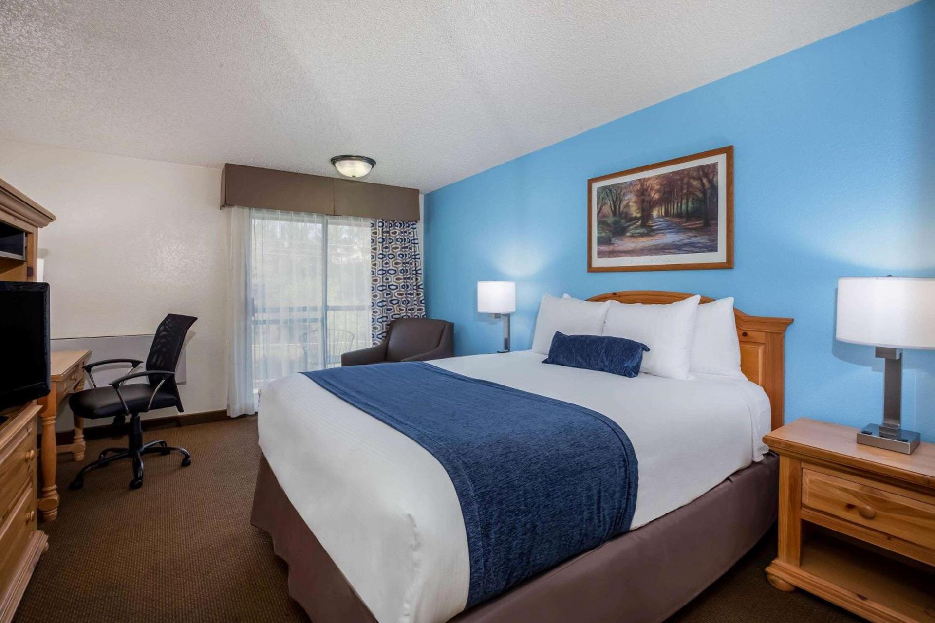 Baymont by Wyndham Yakima Riverfront photo 49