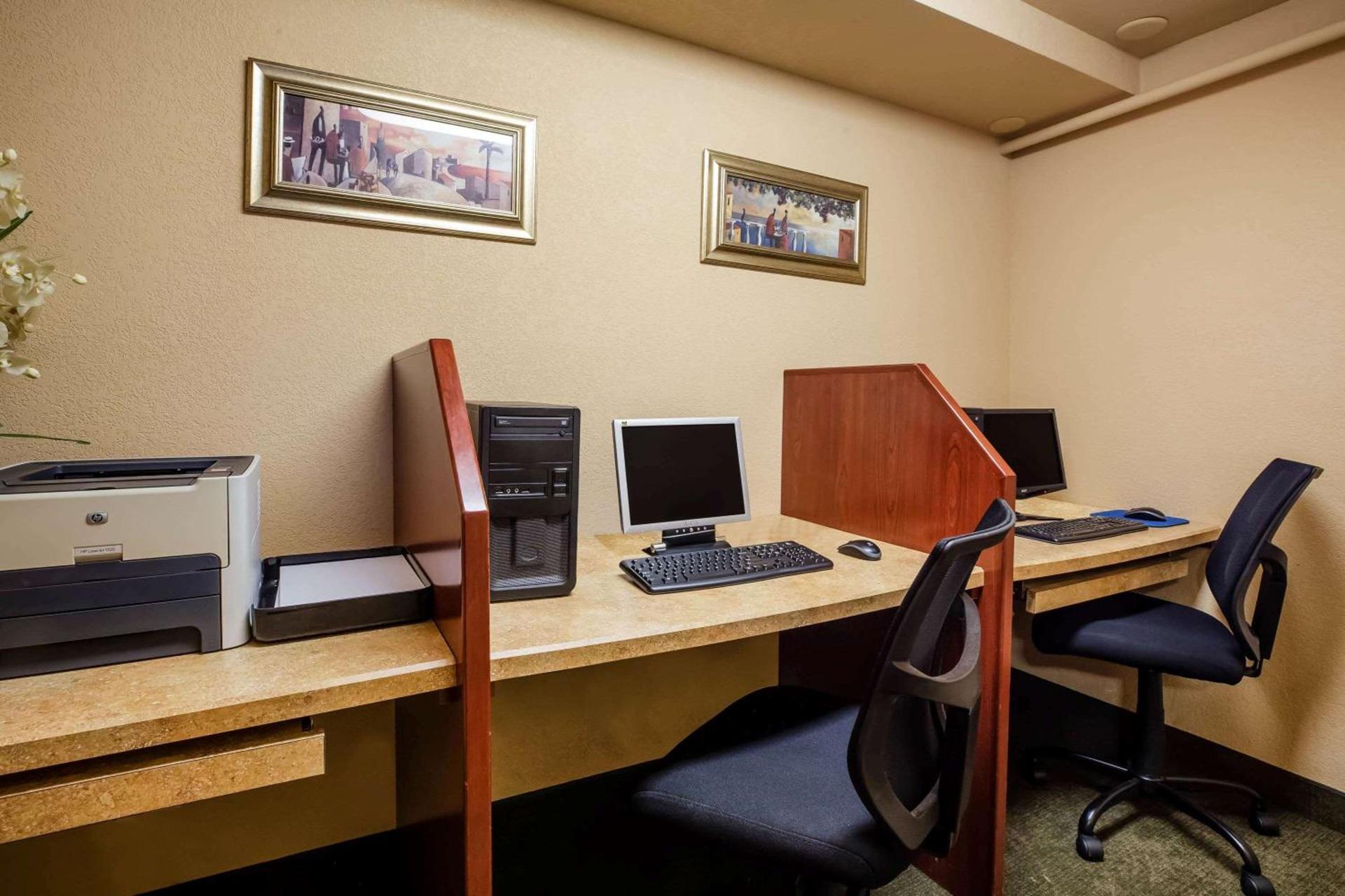Baymont by Wyndham Yakima Riverfront photo 42