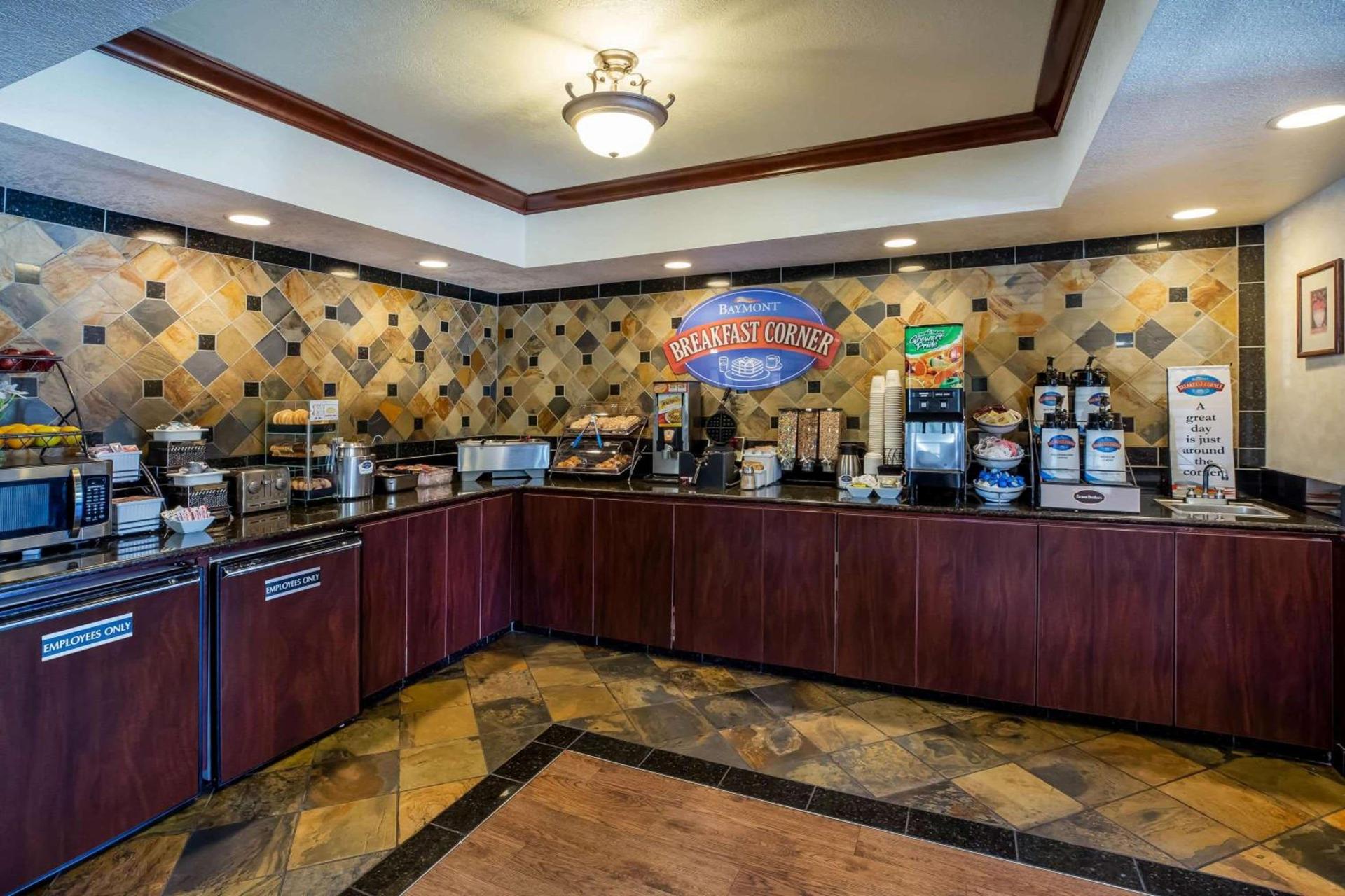 Baymont by Wyndham Yakima Riverfront photo 40