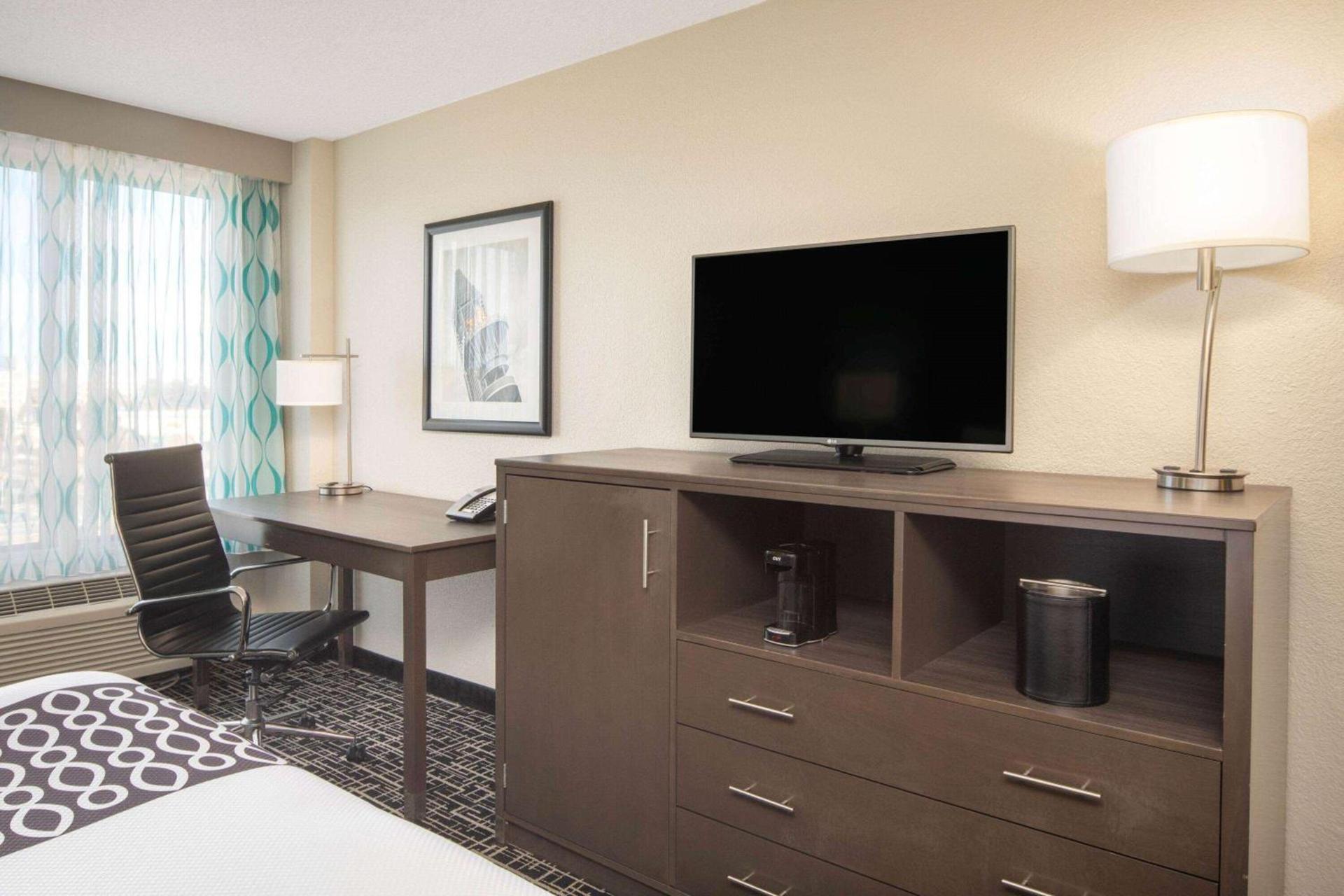 La Quinta by Wyndham Atlanta Airport North photo 29