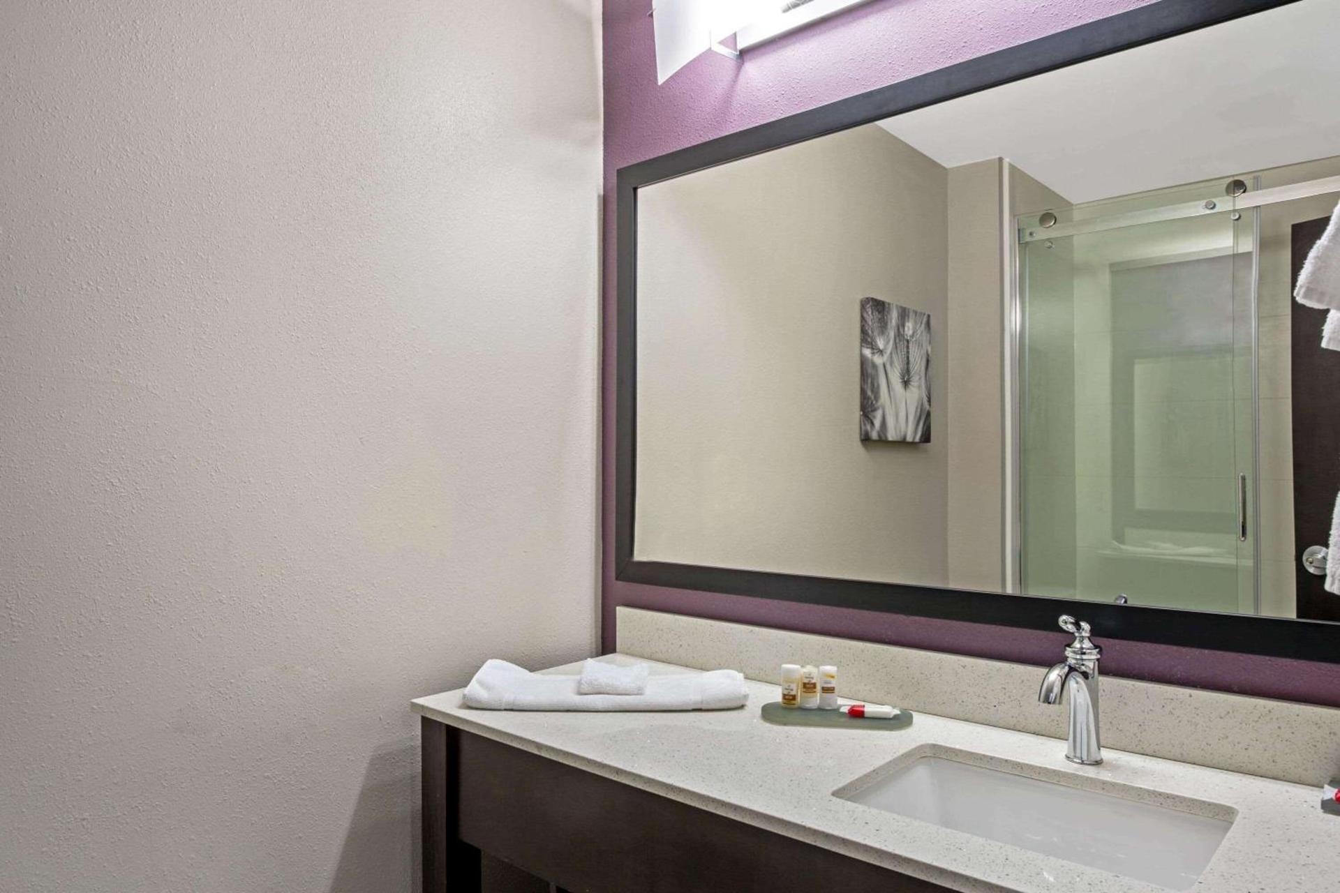 La Quinta by Wyndham York photo 19