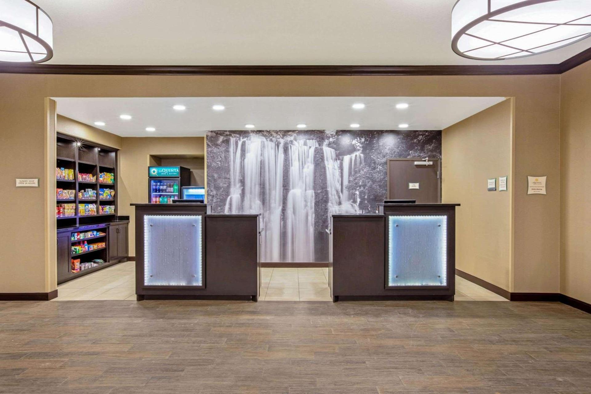 La Quinta by Wyndham Gillette photo 6