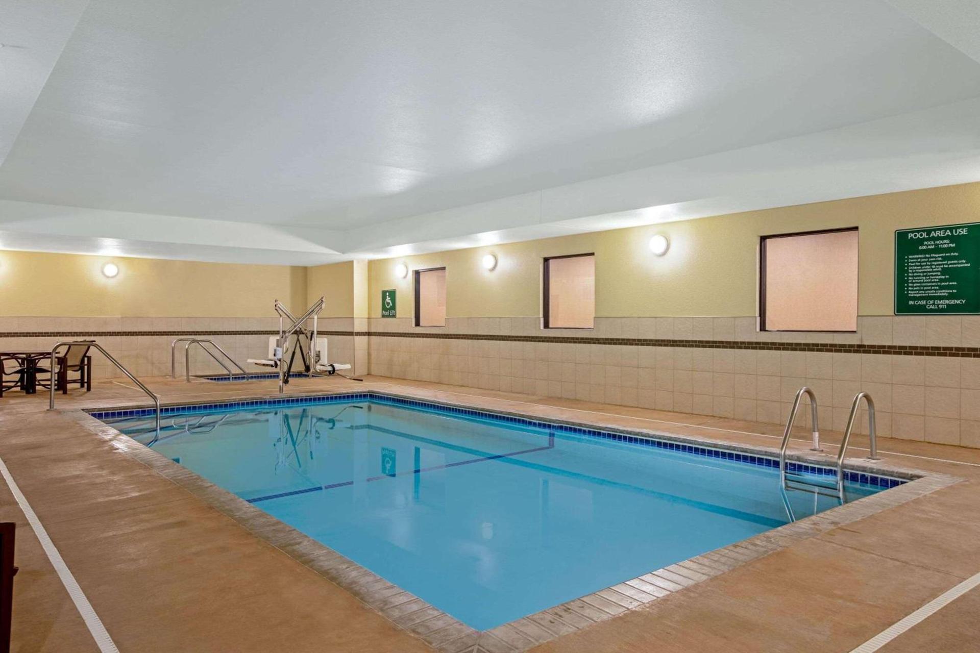 La Quinta by Wyndham Gillette photo 8