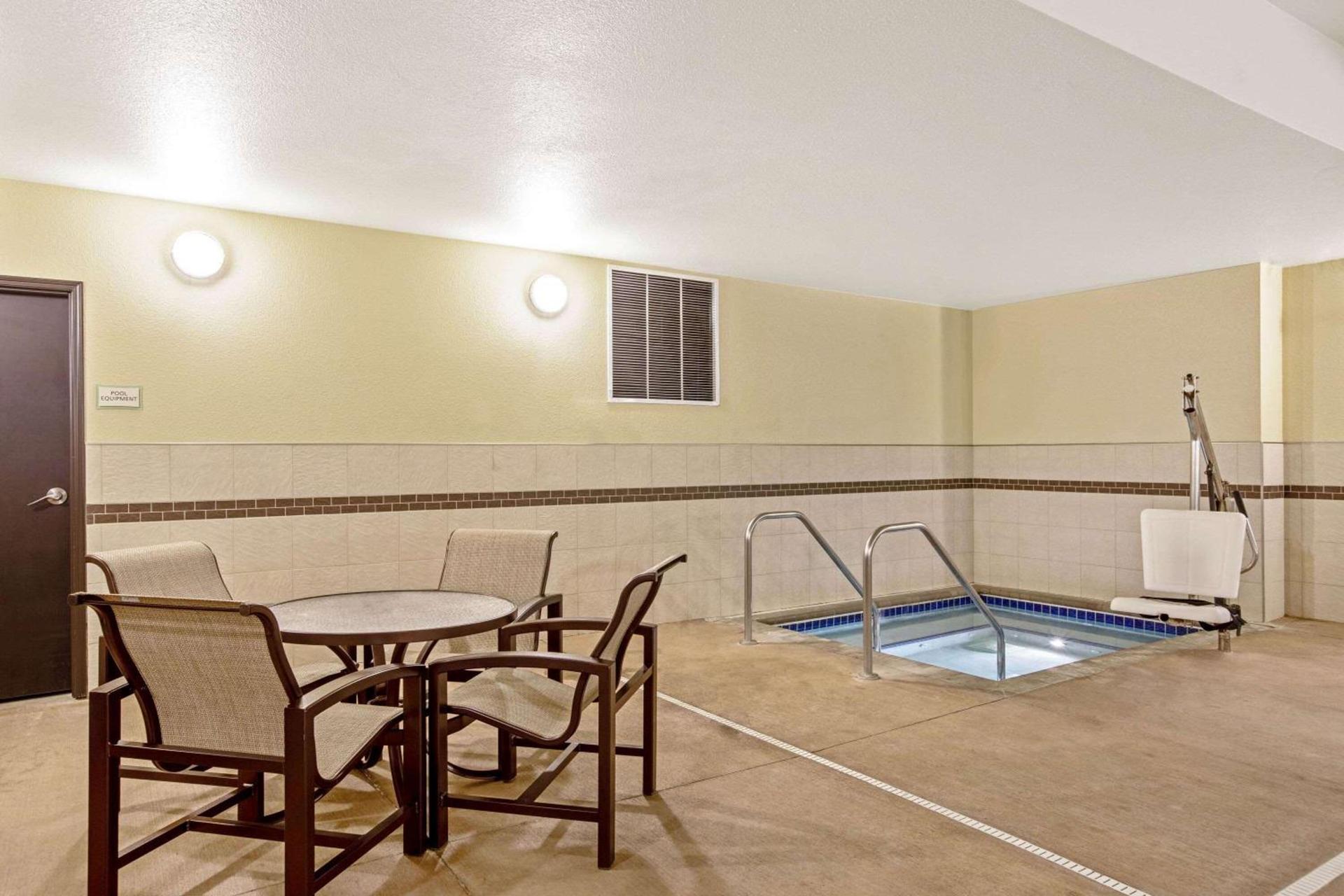 La Quinta by Wyndham Gillette photo 7