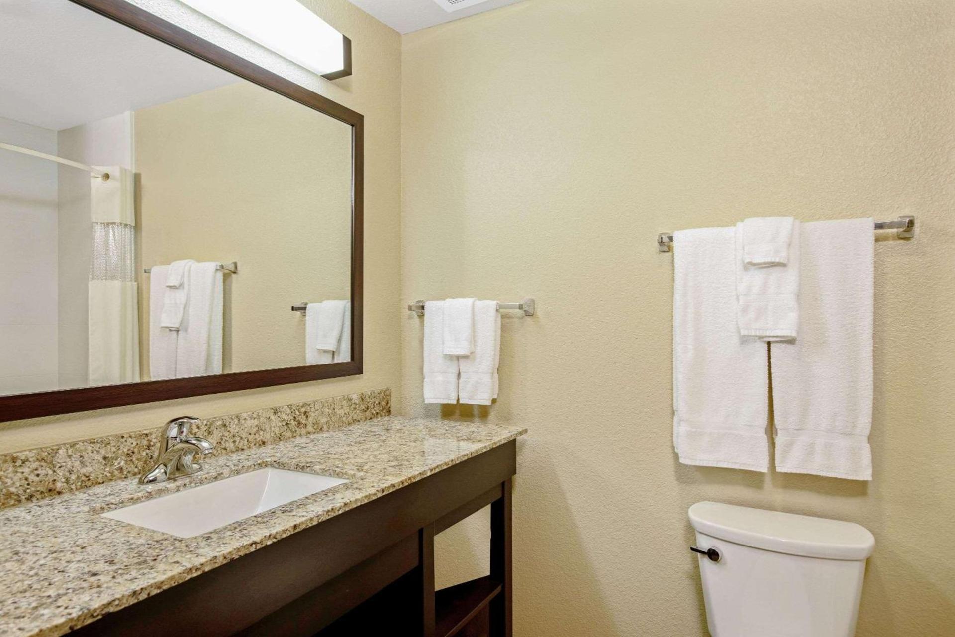 La Quinta by Wyndham Gillette photo 16