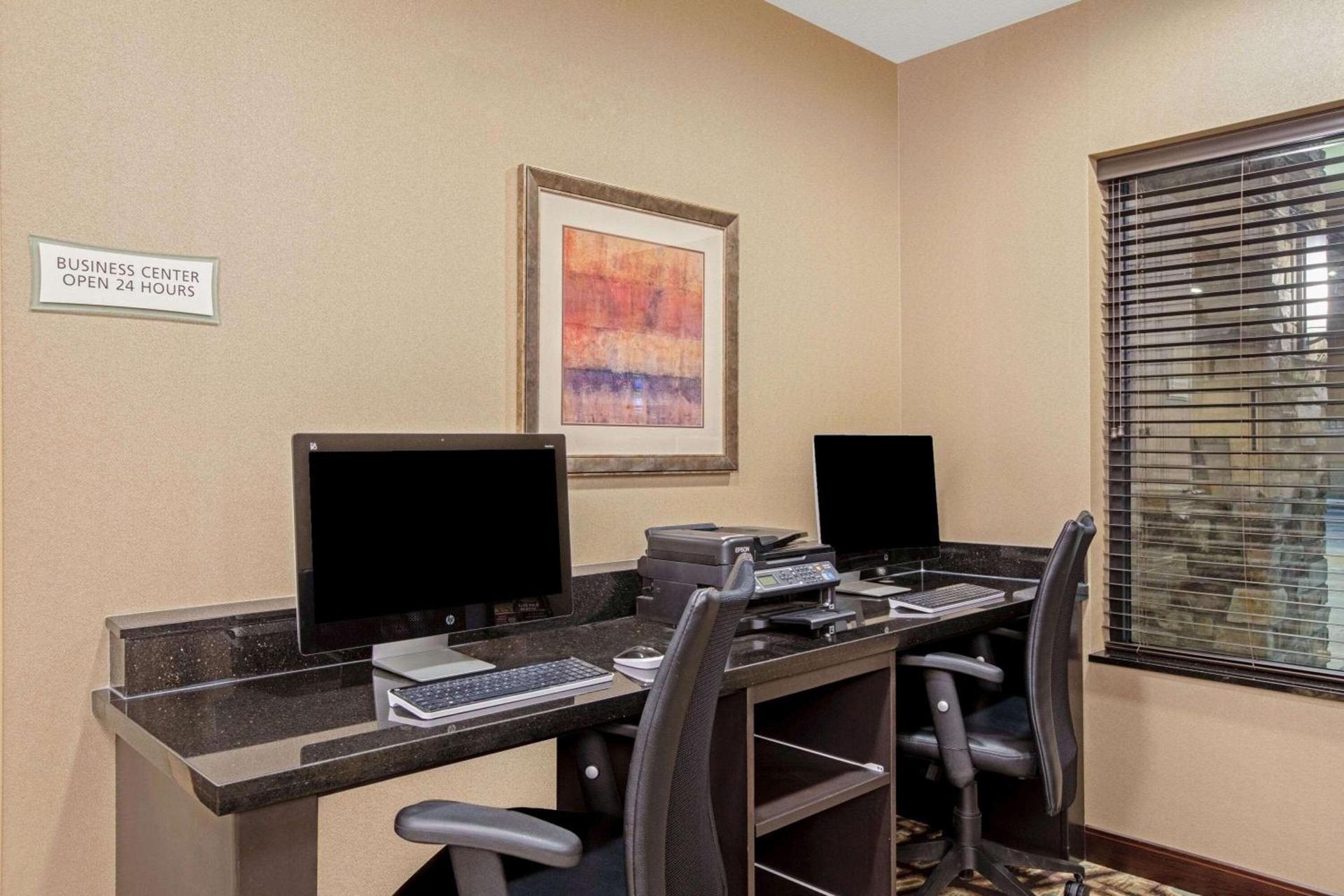 La Quinta by Wyndham Gillette photo 24