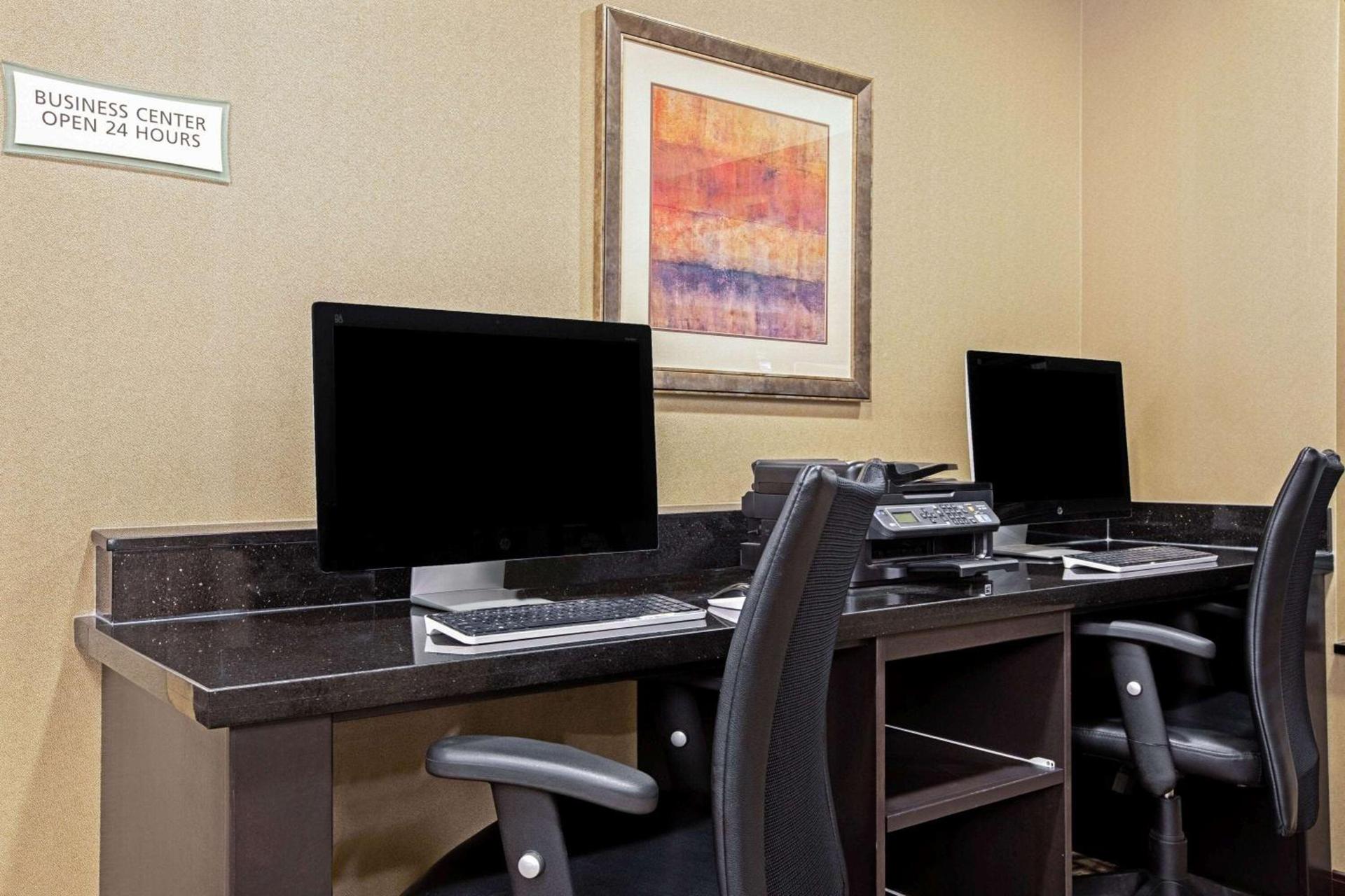 La Quinta by Wyndham Gillette photo 25