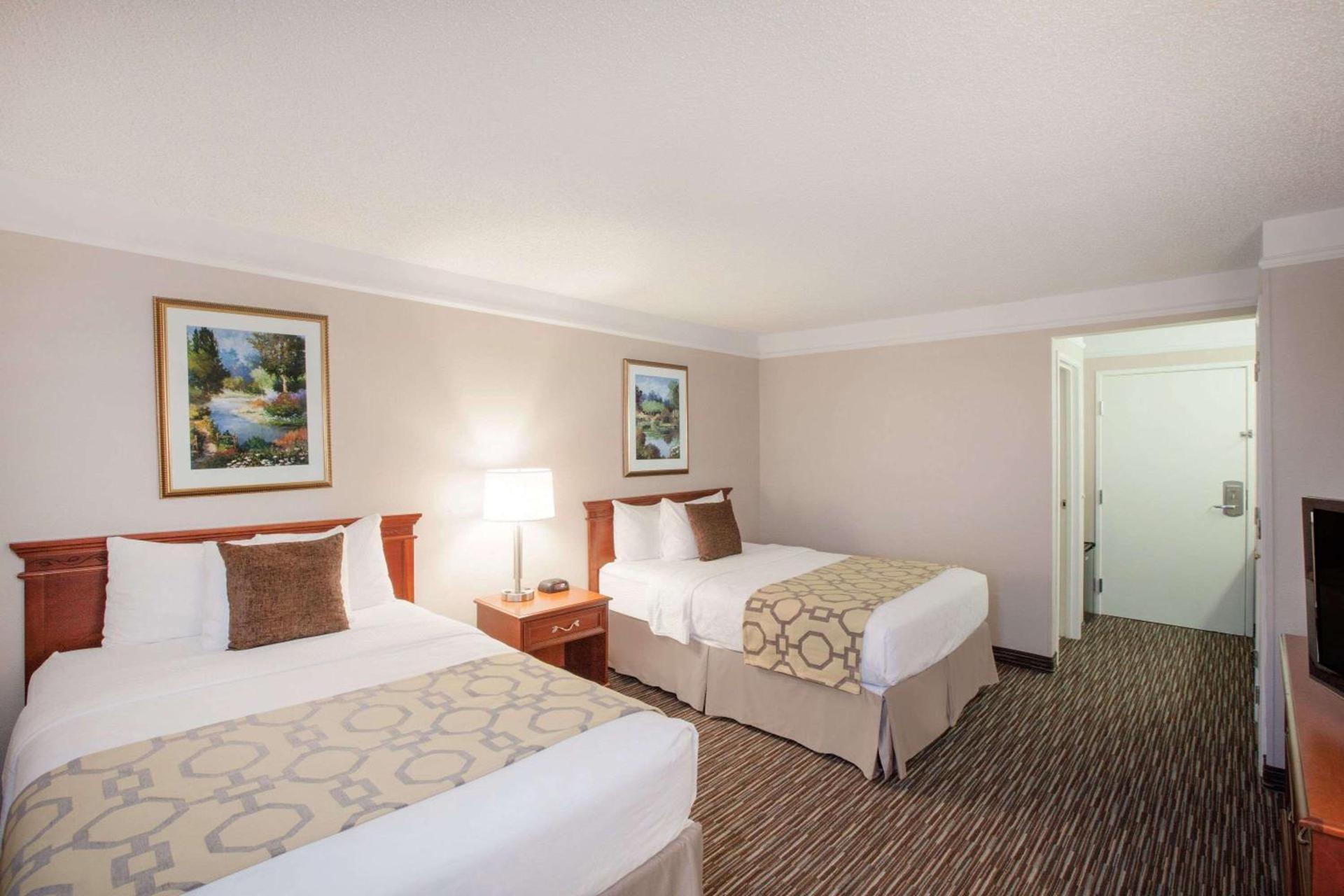 Baymont by Wyndham Texarkana photo 67