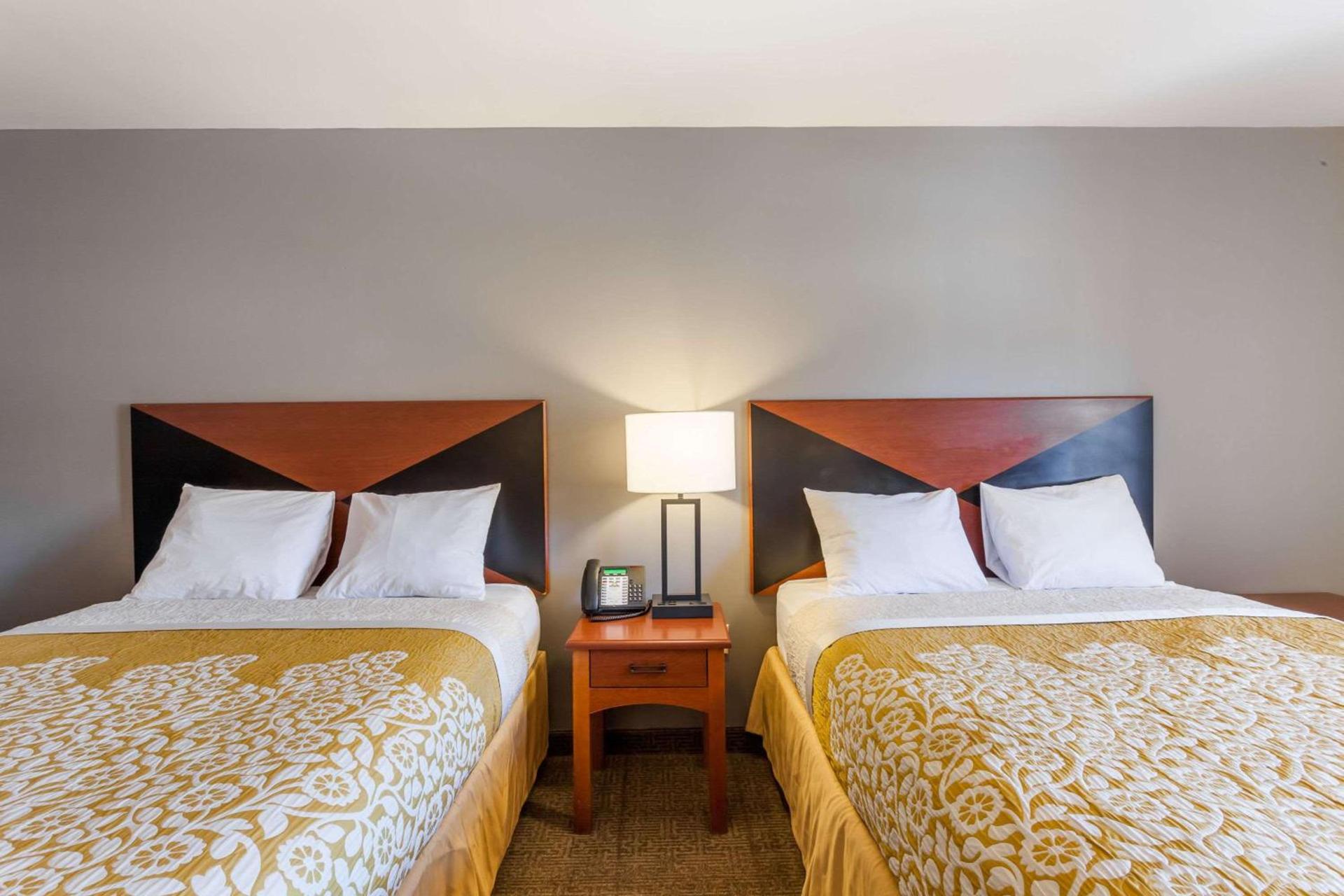 Days Inn & Suites by Wyndham Lancaster Amish Country photo 5