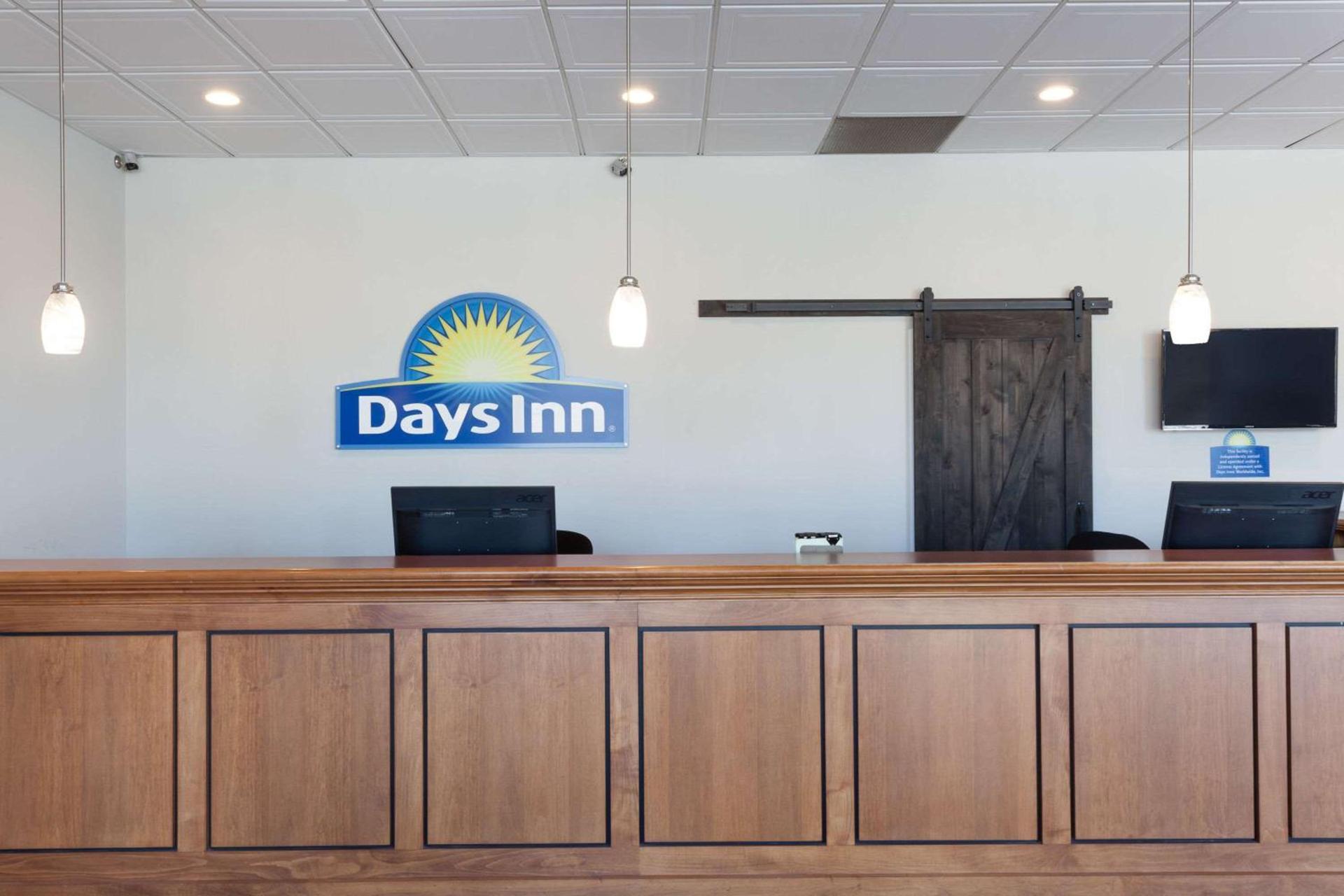 Days Inn & Suites by Wyndham Lancaster Amish Country photo 4
