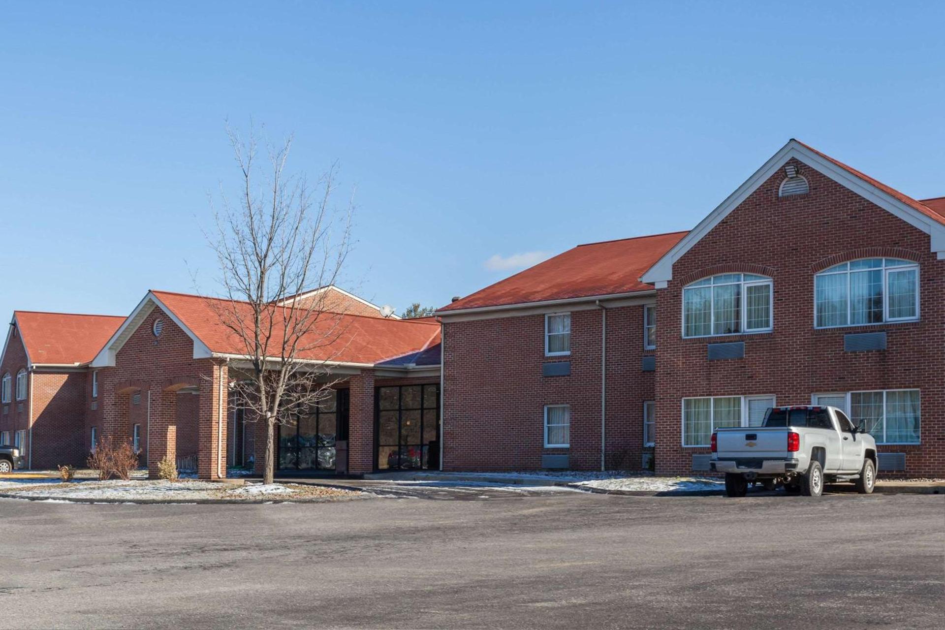 Days Inn & Suites by Wyndham Lancaster Amish Country — hotel in Lancaster