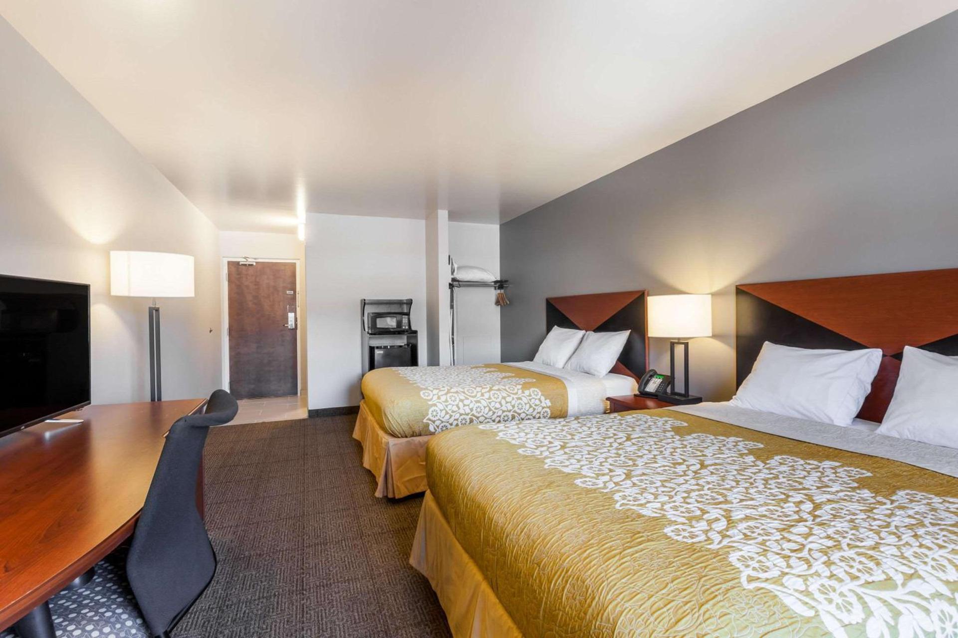 Days Inn & Suites by Wyndham Lancaster Amish Country photo 6