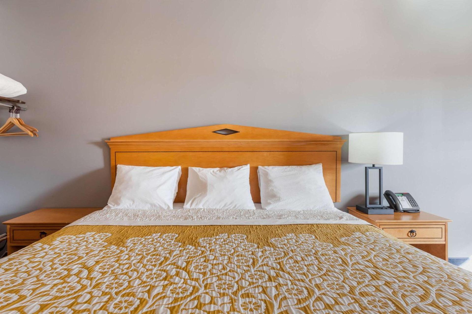 Days Inn & Suites by Wyndham Lancaster Amish Country photo 8