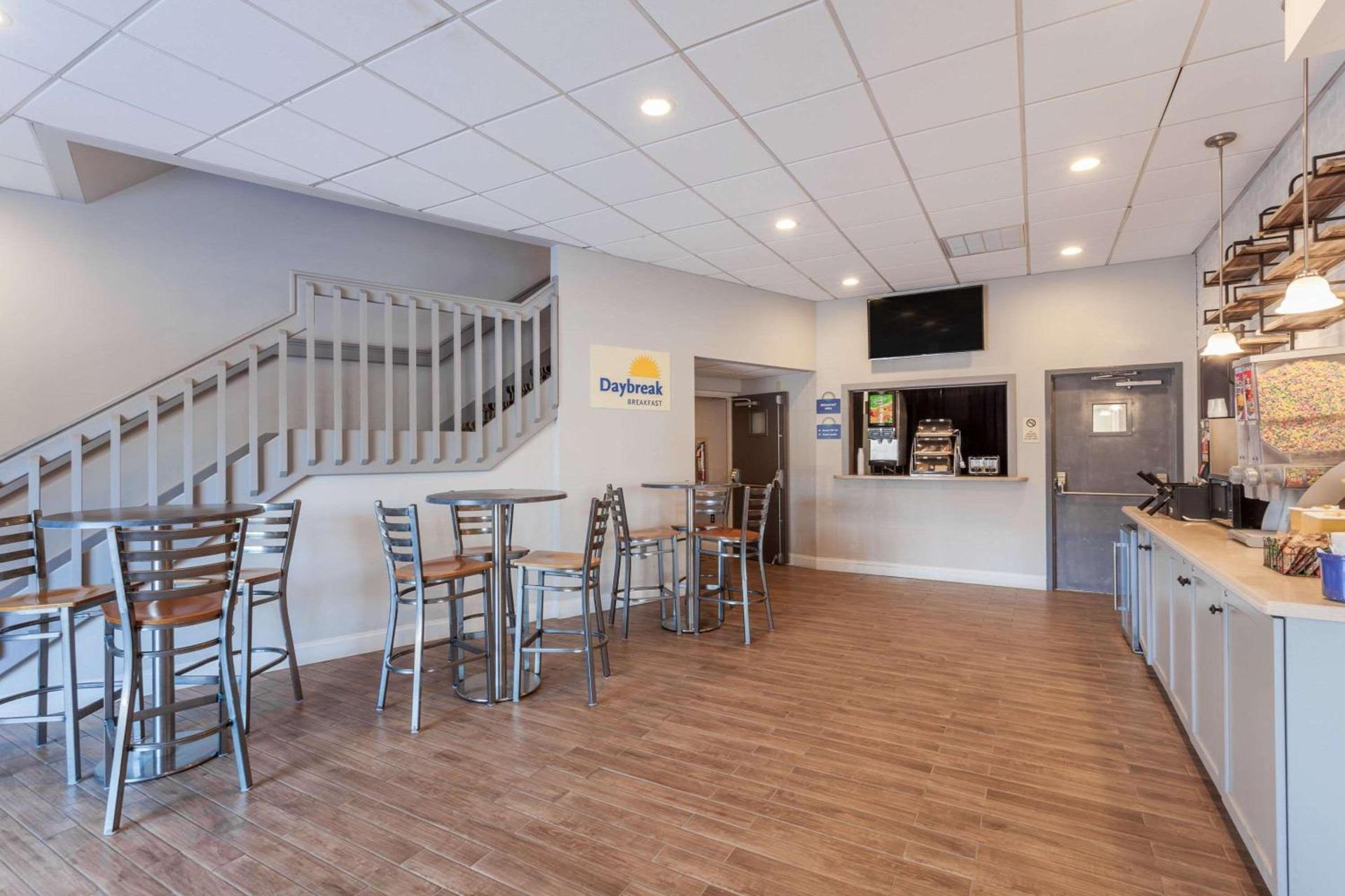 Days Inn & Suites by Wyndham Lancaster Amish Country photo 14