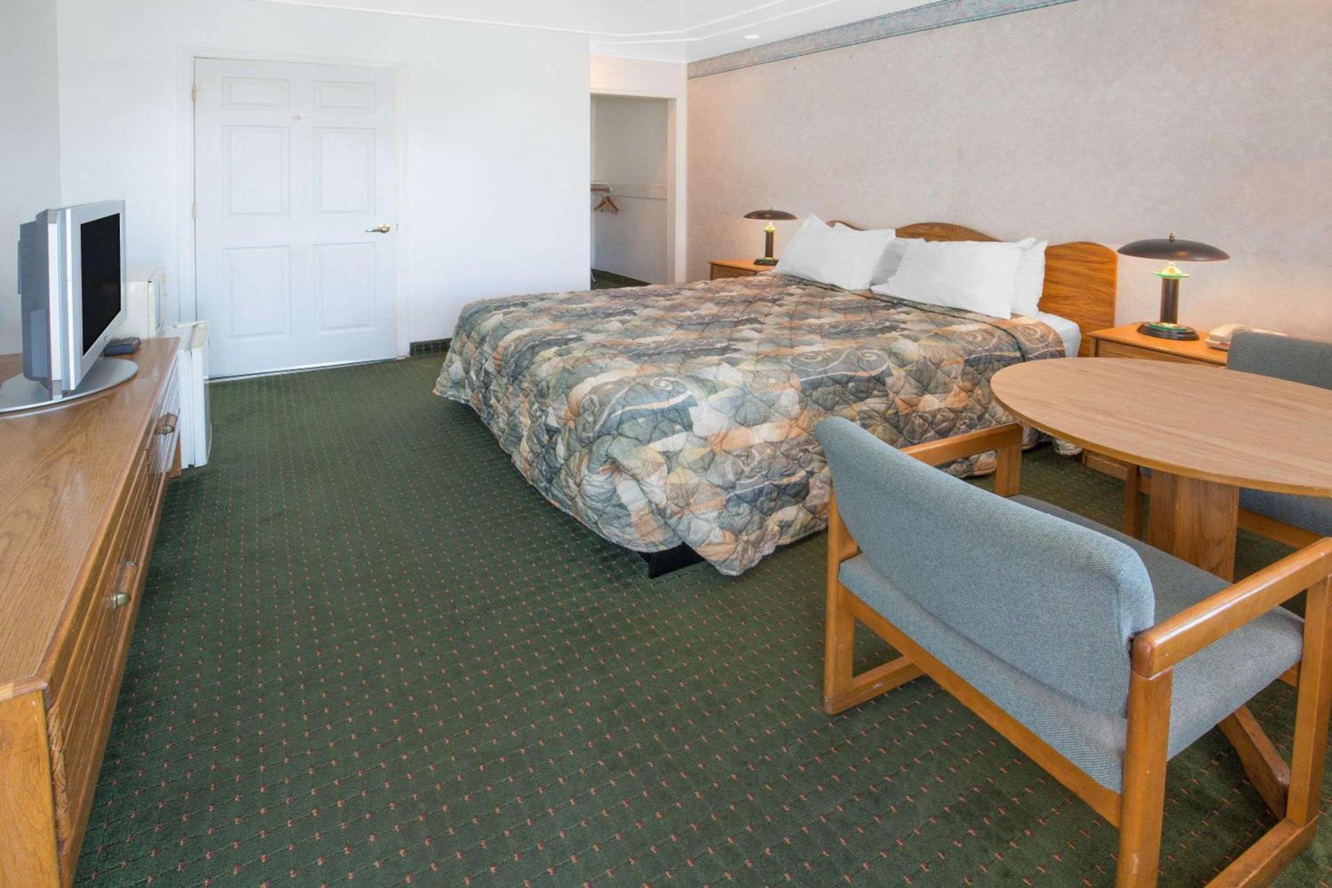 Days Inn by Wyndham Oroville photo 2