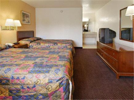 Belmont Inn and Suites photo 8