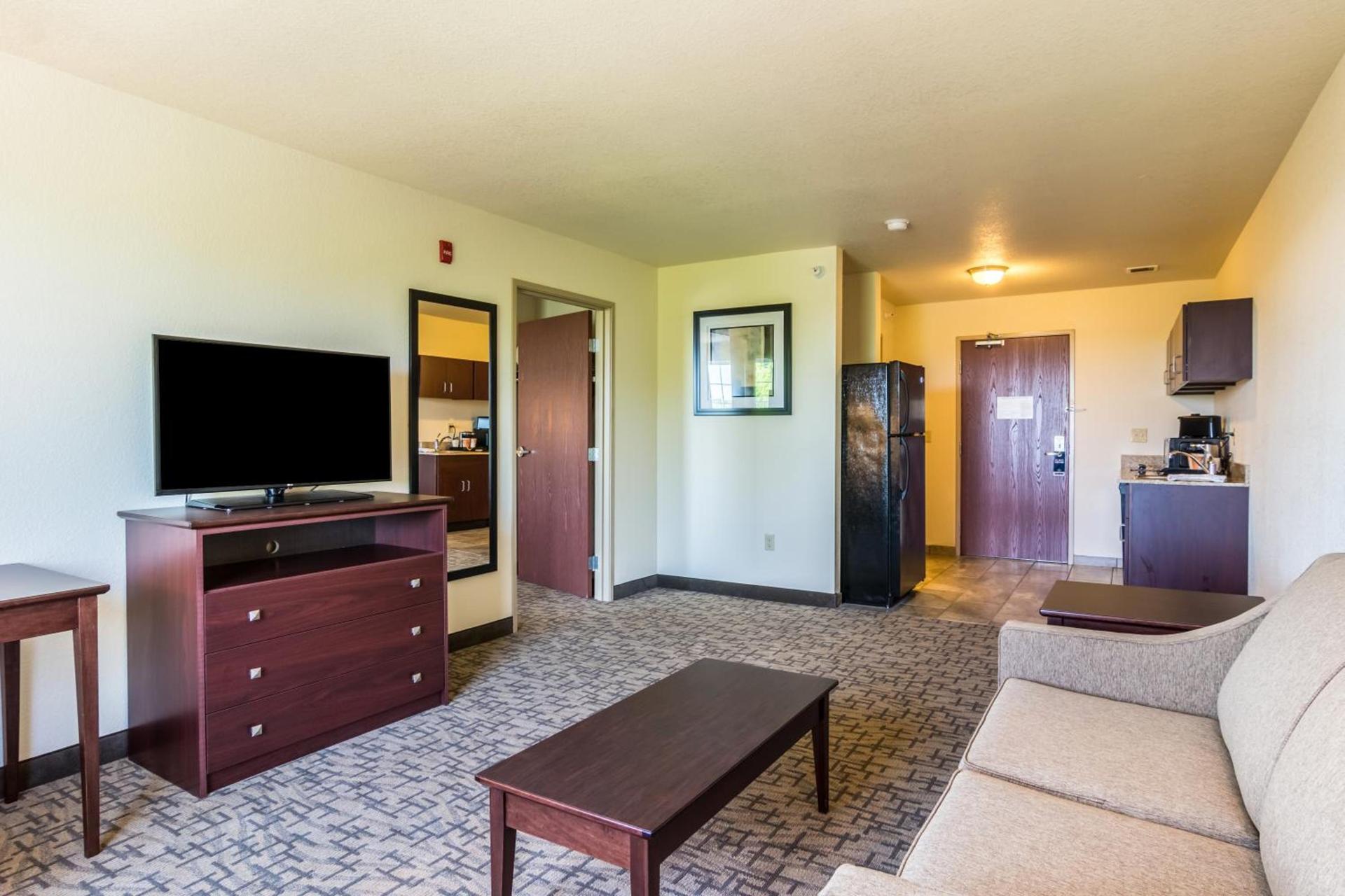 Cobblestone Hotel & Suites - Erie photo 10