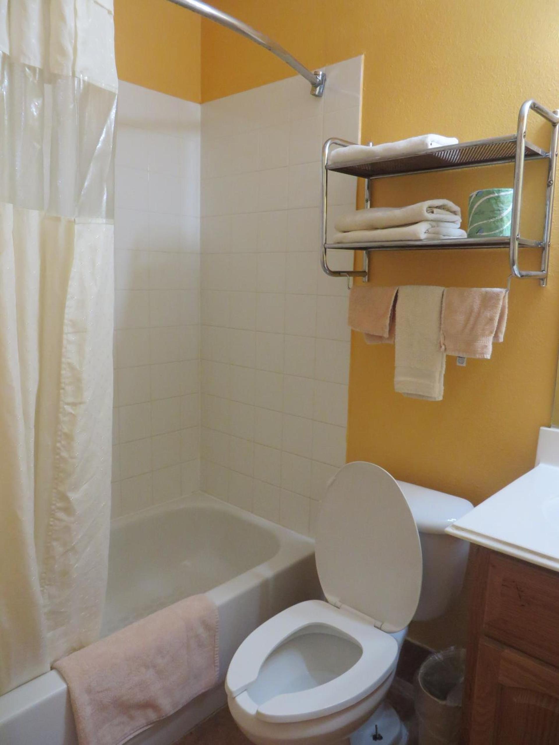 Americas Best Value Inn Weatherford photo 19