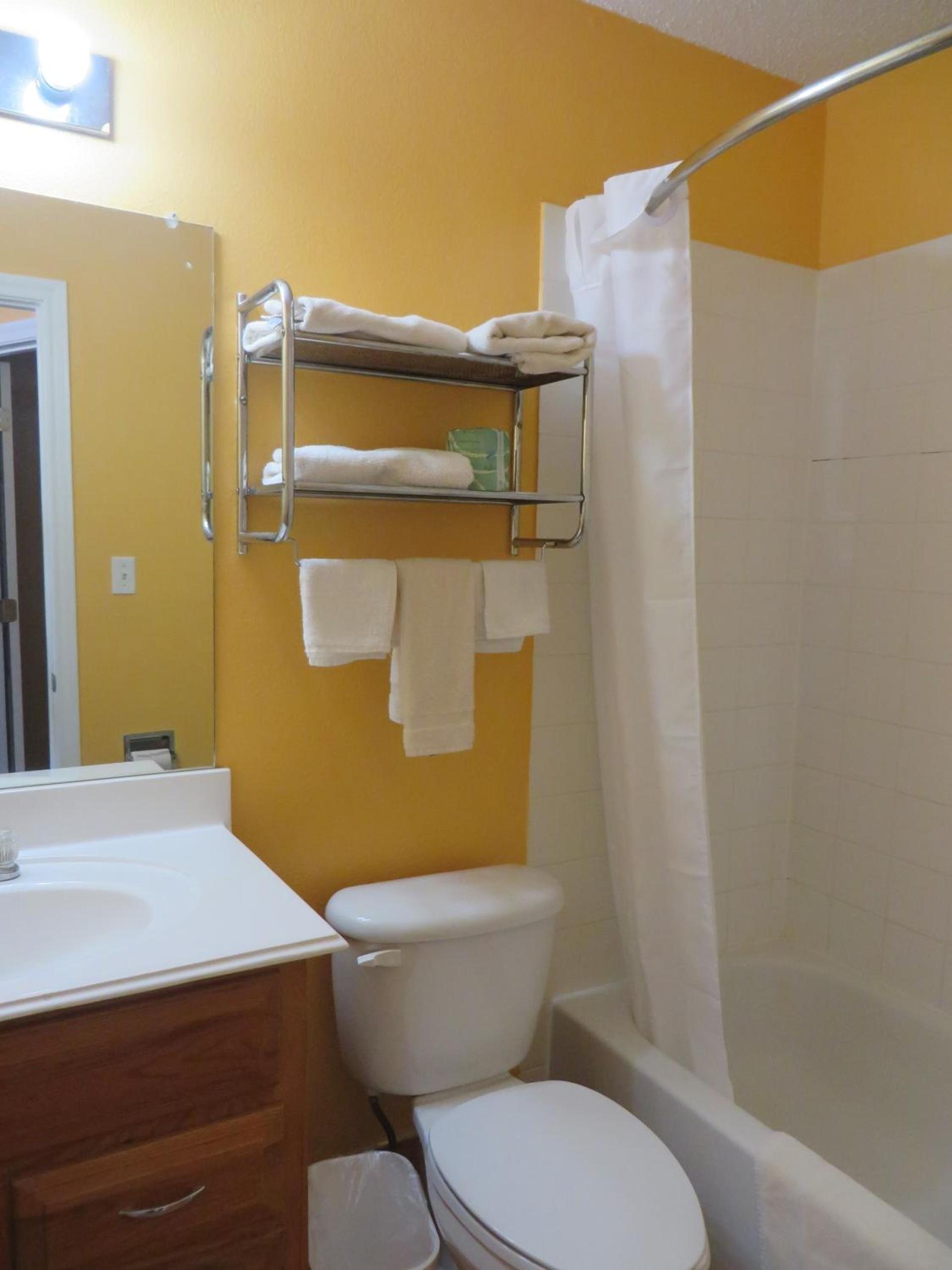 Americas Best Value Inn Weatherford photo 24