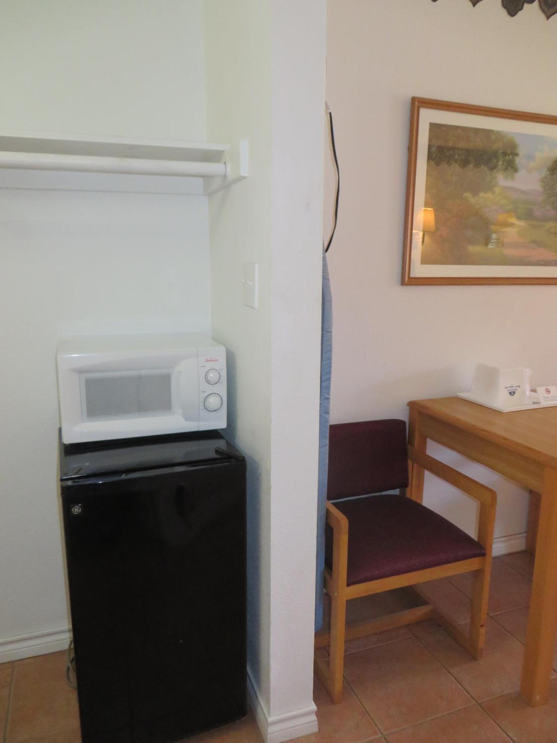 Americas Best Value Inn Weatherford photo 18