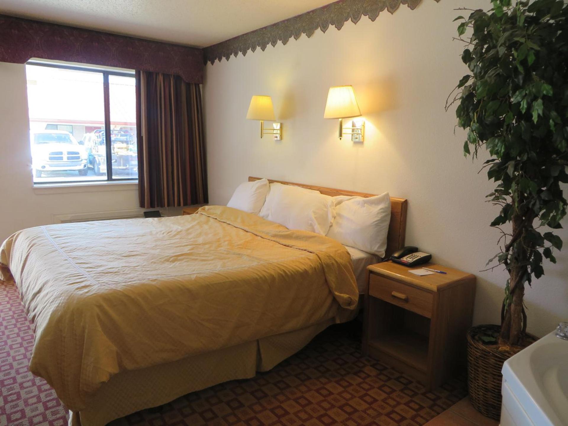 Americas Best Value Inn Weatherford photo 16