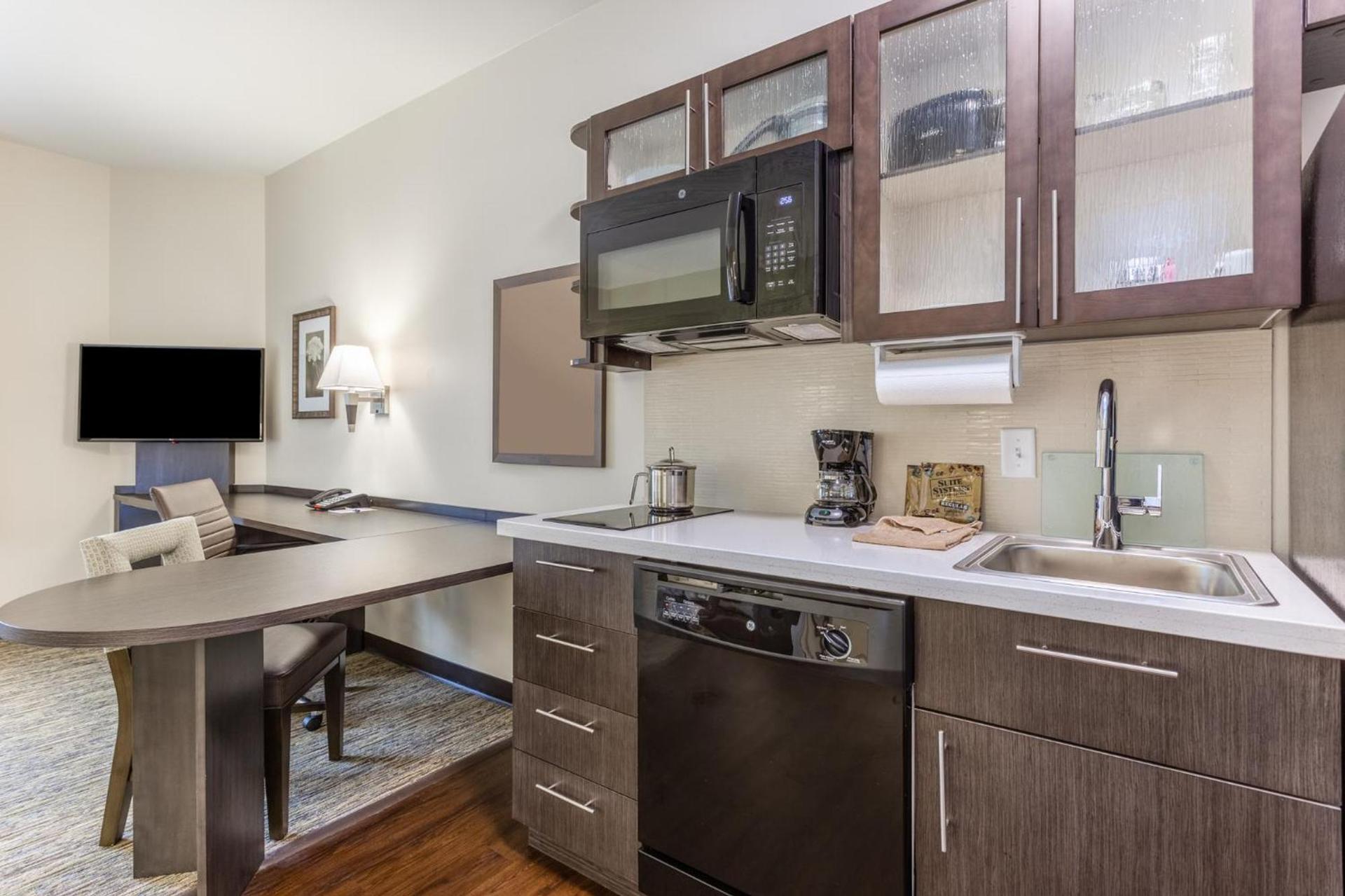 Candlewood Suites - Davenport by IHG photo 2