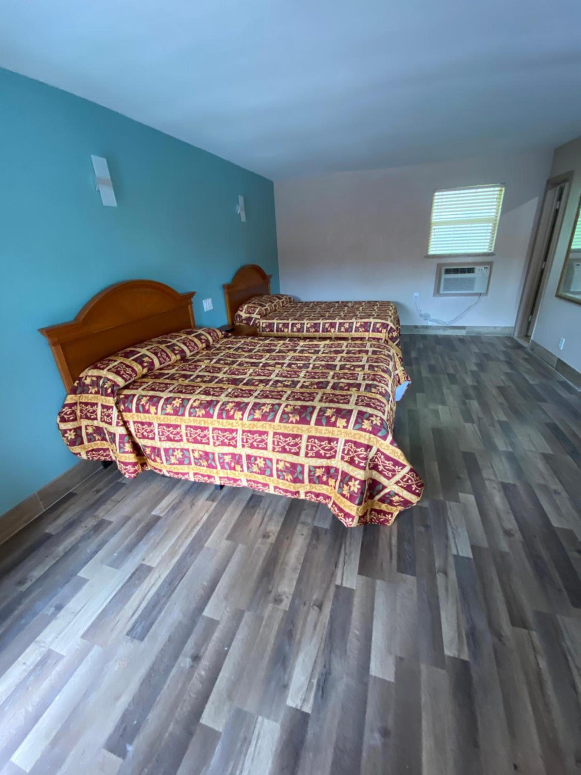 Red Carpet Inn Daytona Beach photo 13