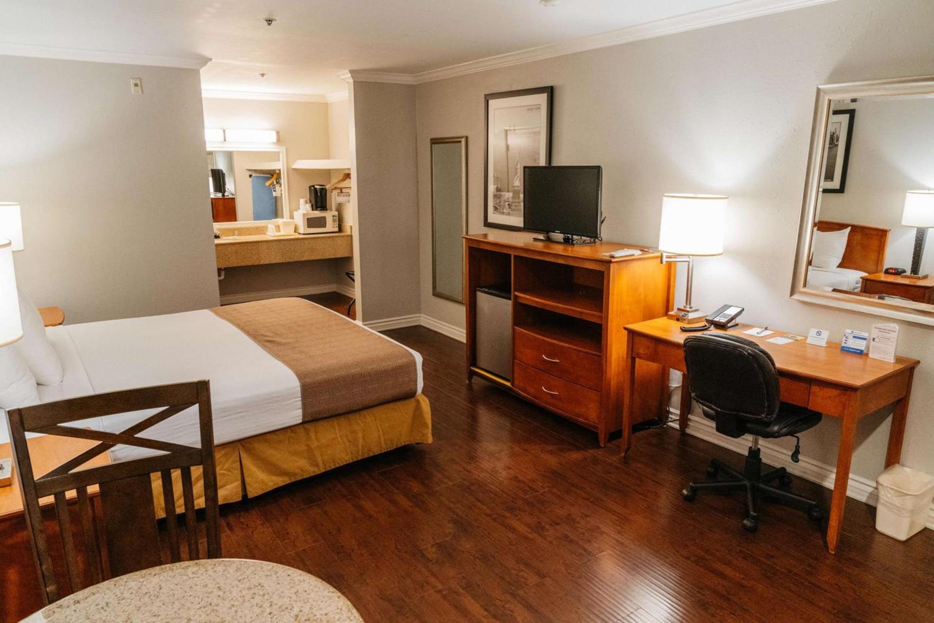 Best Western Palm Garden Inn photo 8