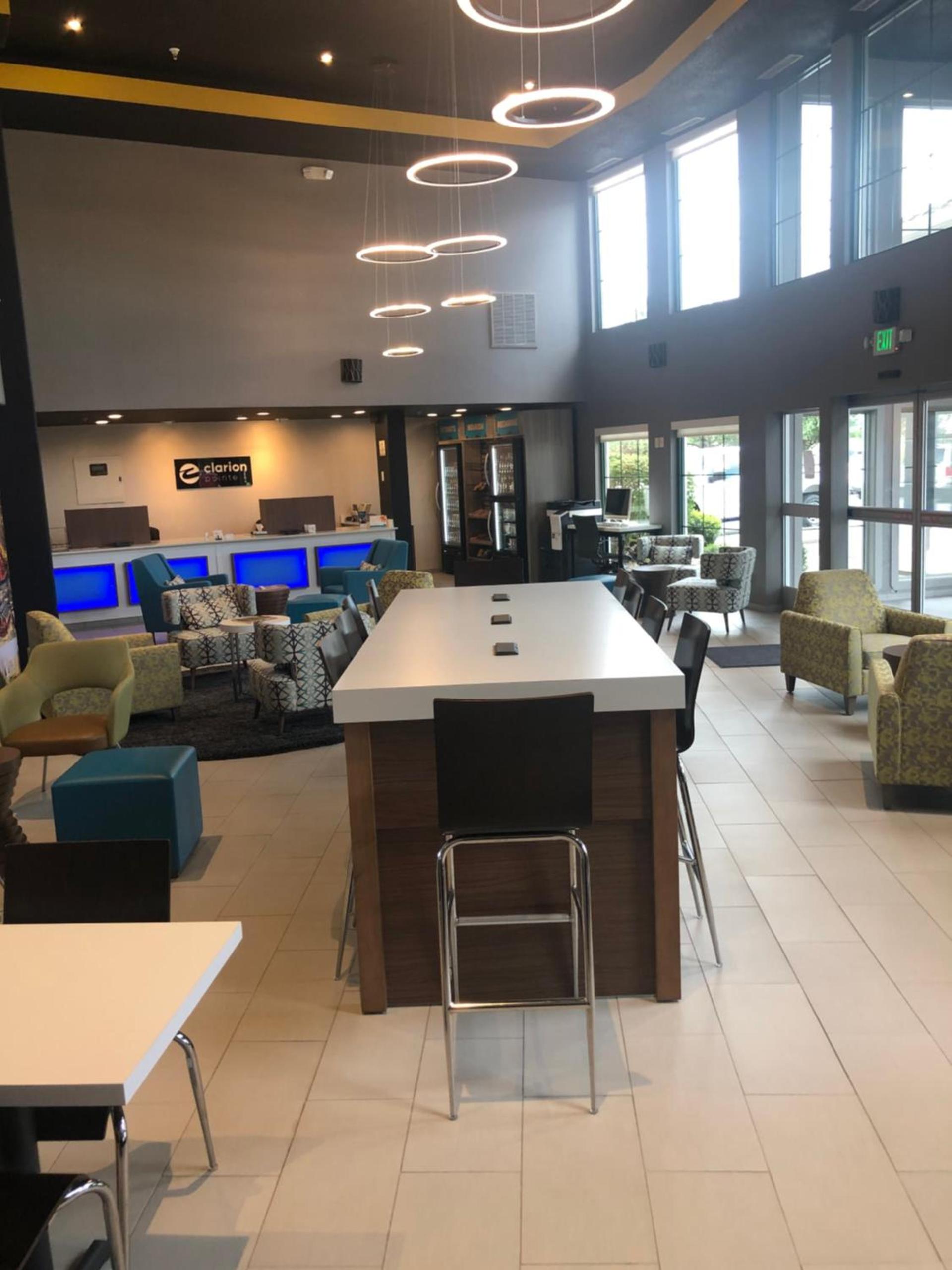 Clarion Pointe Indianapolis Airport photo 4