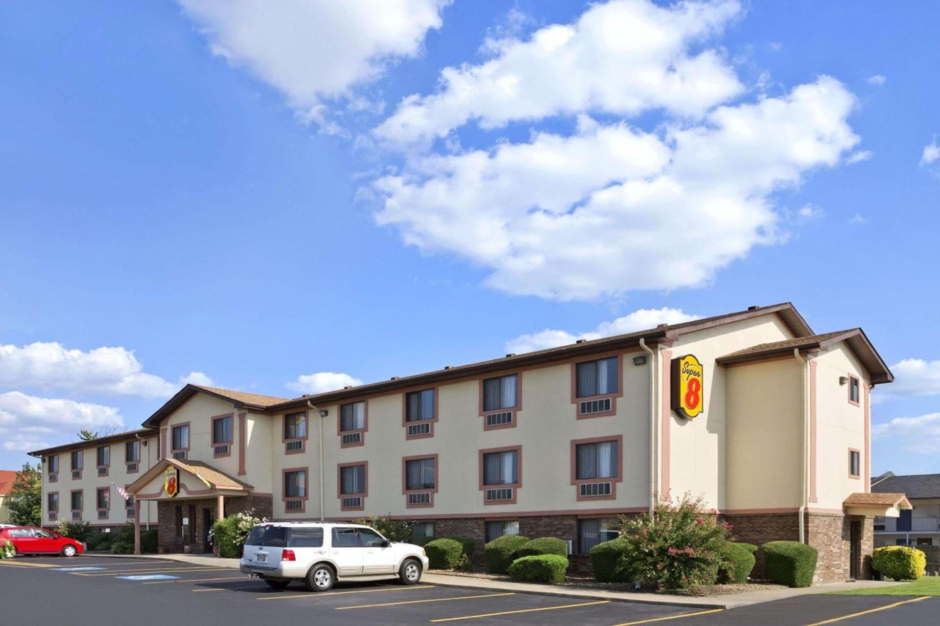 Super 8 by Wyndham Russellville — hotel in Russellville