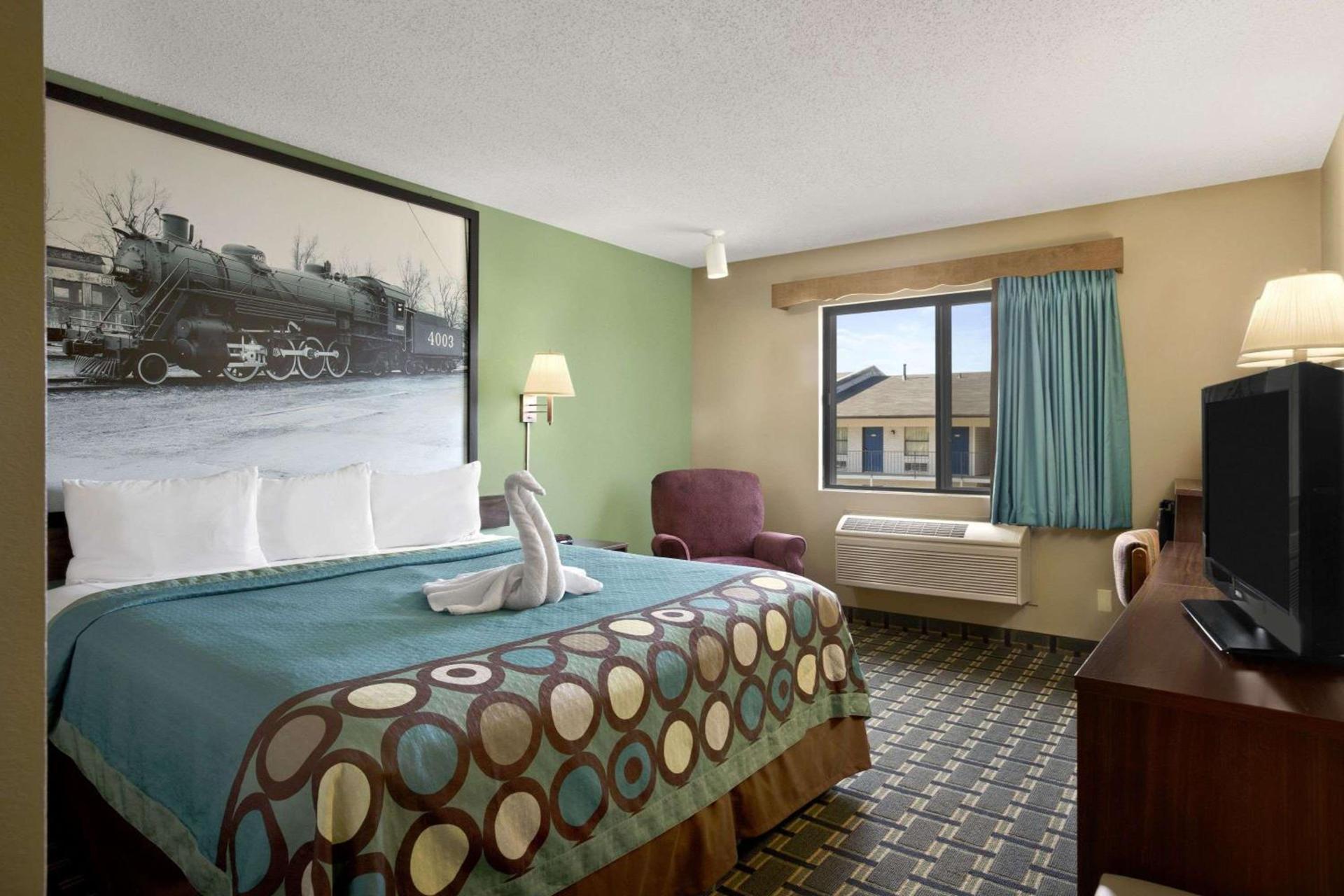 Super 8 by Wyndham Russellville photo 20