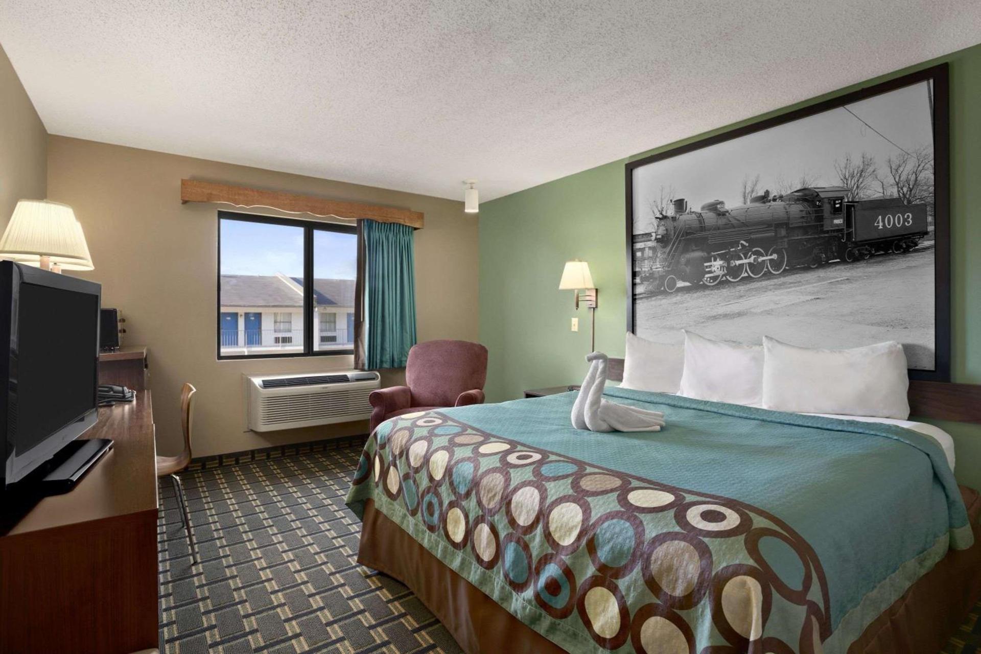 Super 8 by Wyndham Russellville photo 21