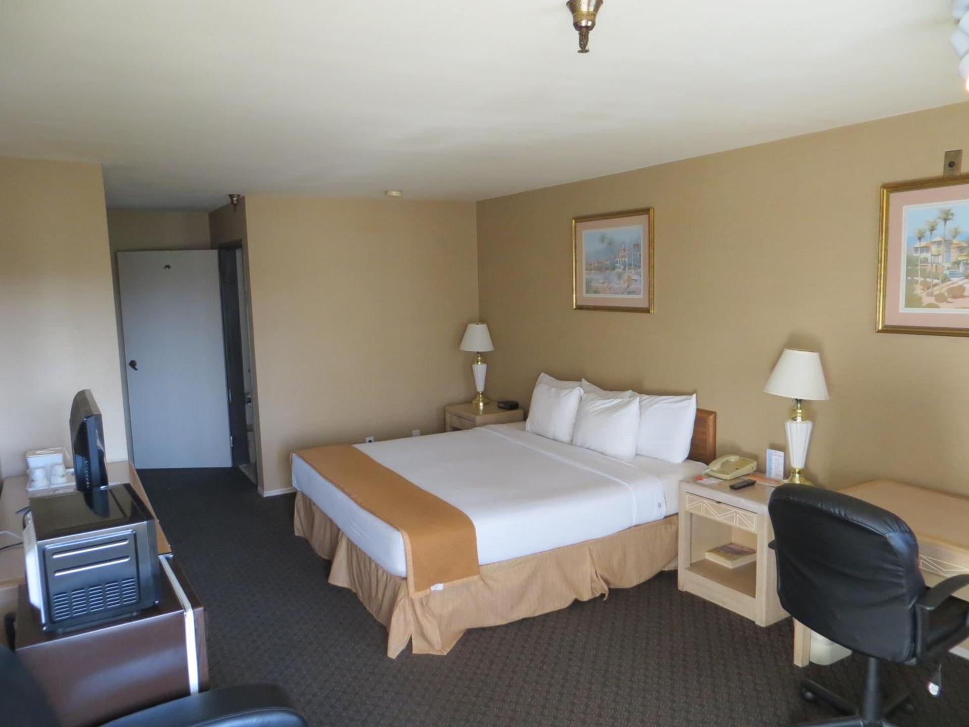 Howard Johnson by Wyndham Torrance photo 13
