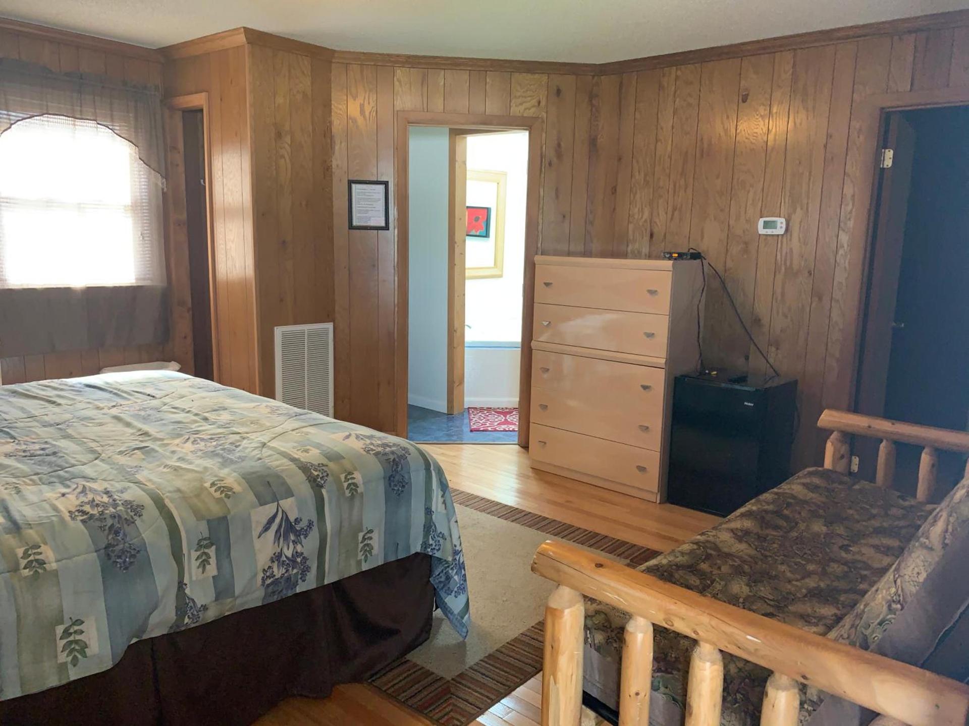 Phillips Historic Motel & Cottages photo 21