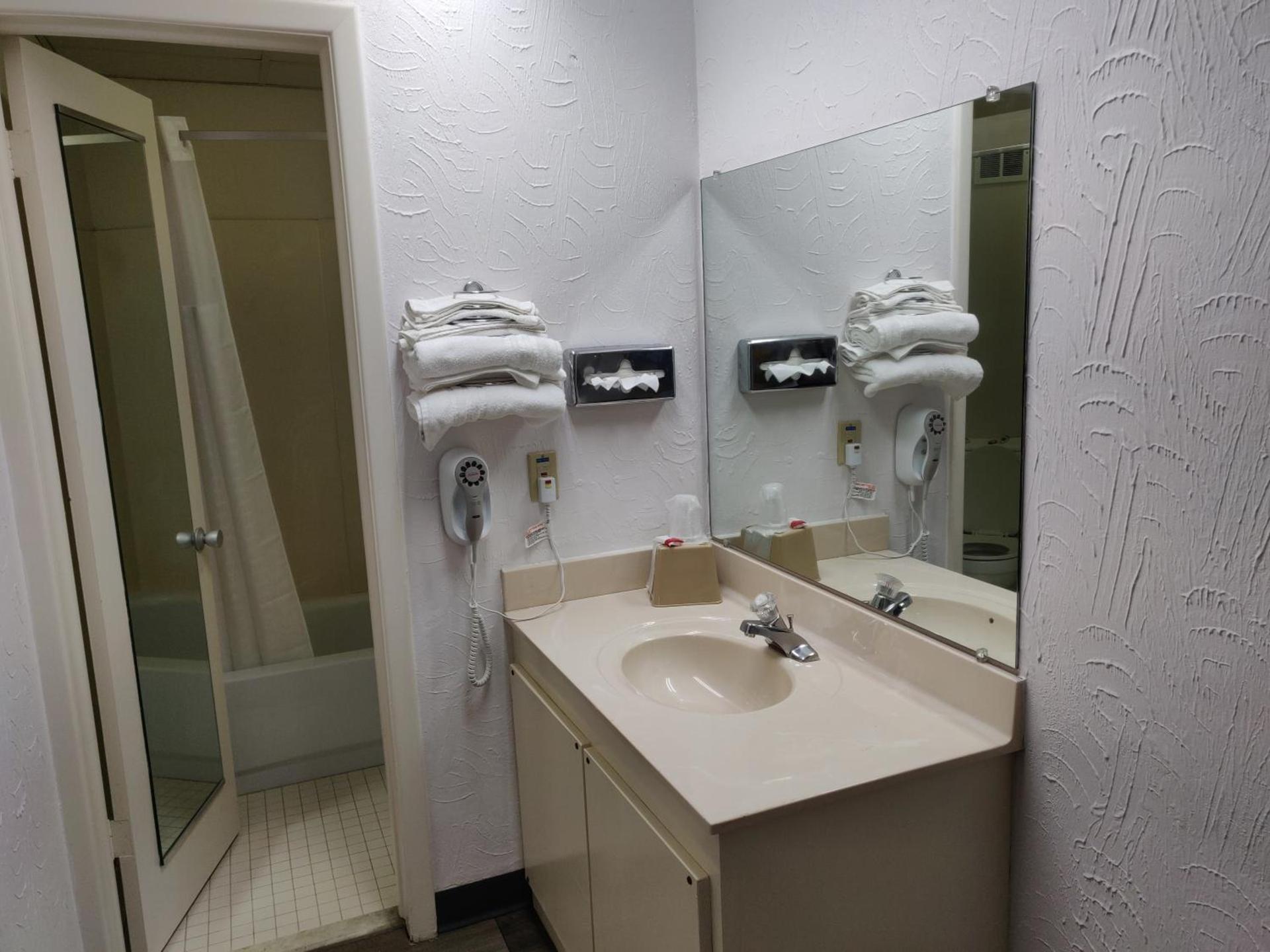 Sprucewood Inn photo 13