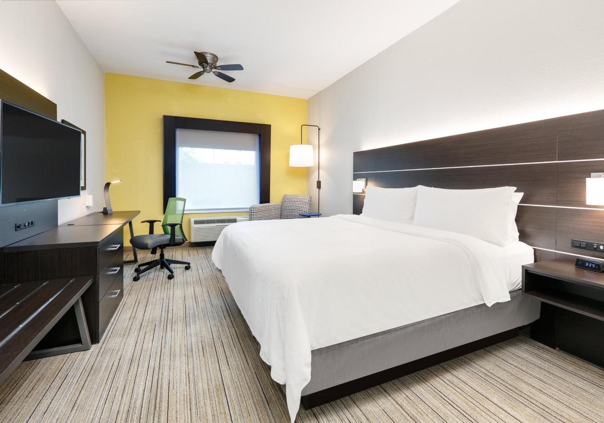 Holiday Inn Express Hotel & Suites Cleburne by IHG photo 47