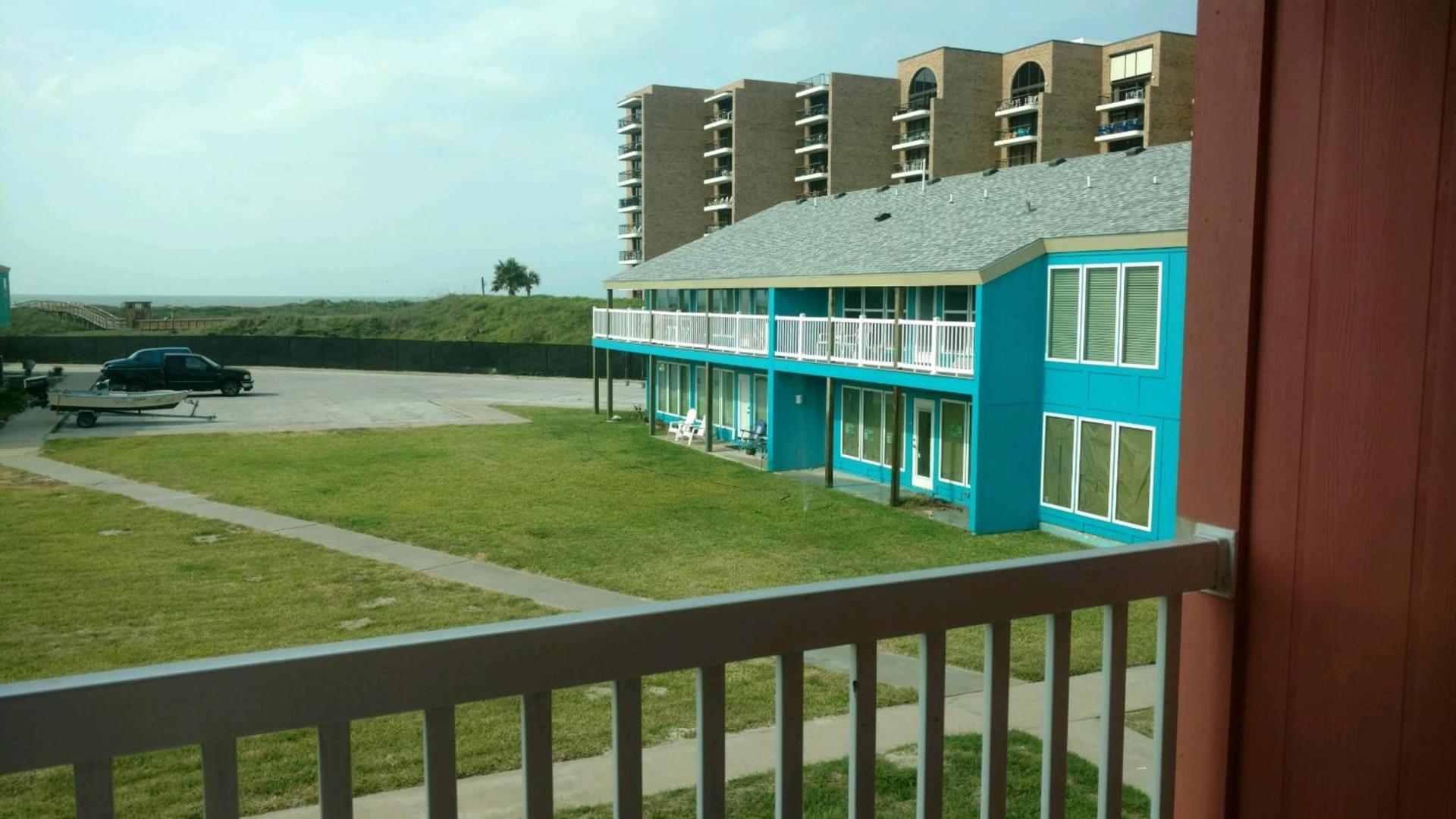 Executive Keys Condominiums on the Beach photo 6