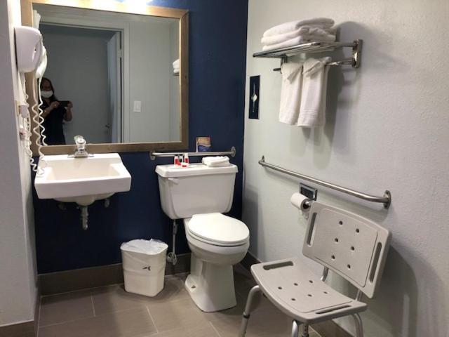 Baymont by Wyndham - Chicago - Addison - O'Hare photo 22