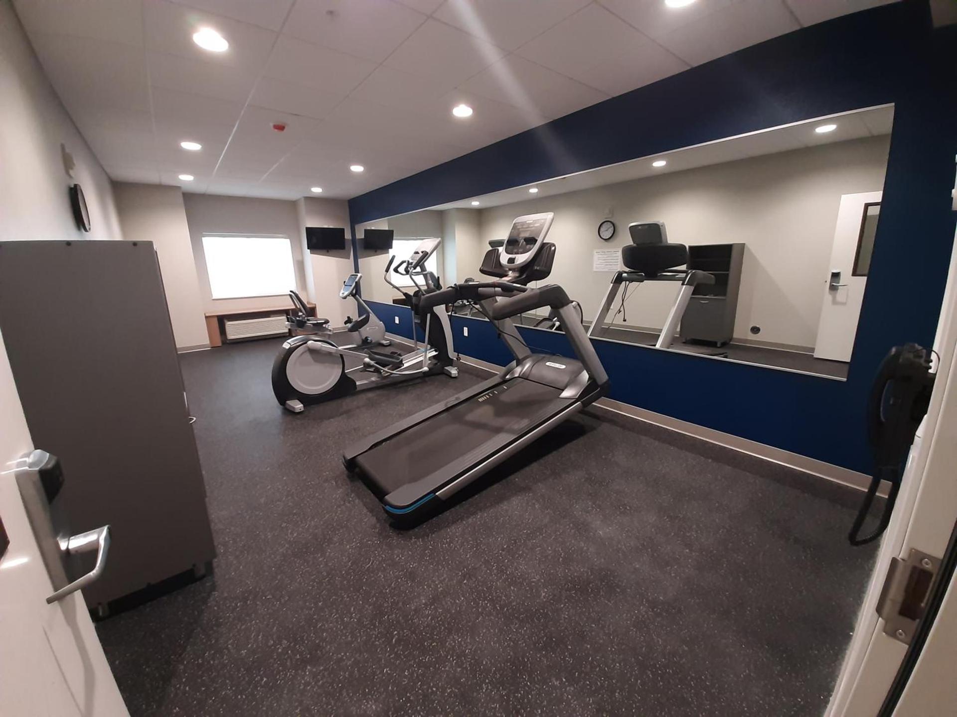 Microtel Inn & Suites by Wyndham Loveland photo 7