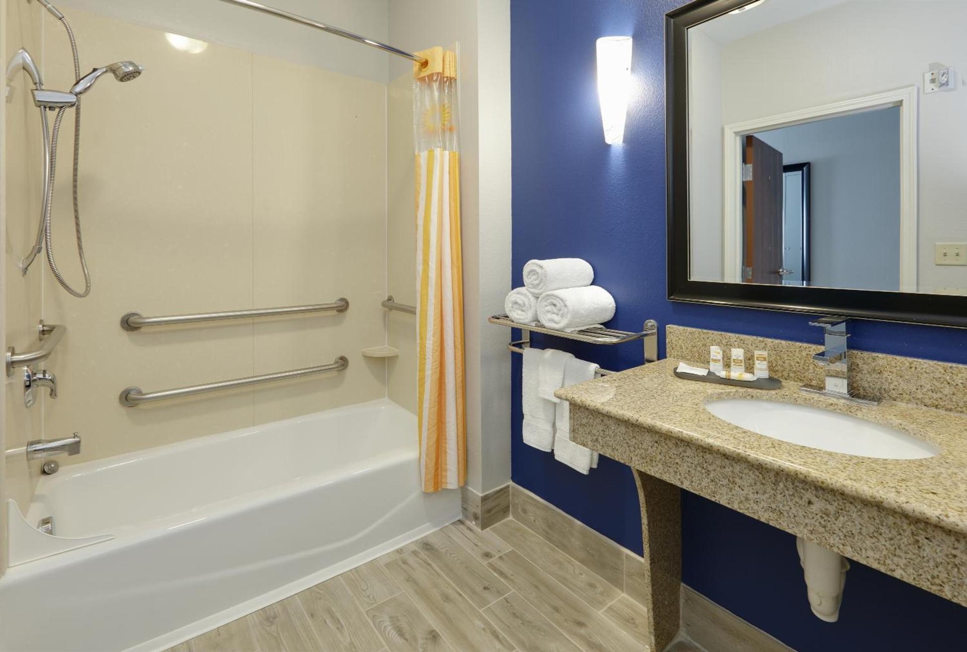 La Quinta by Wyndham Denton - University Drive photo 28