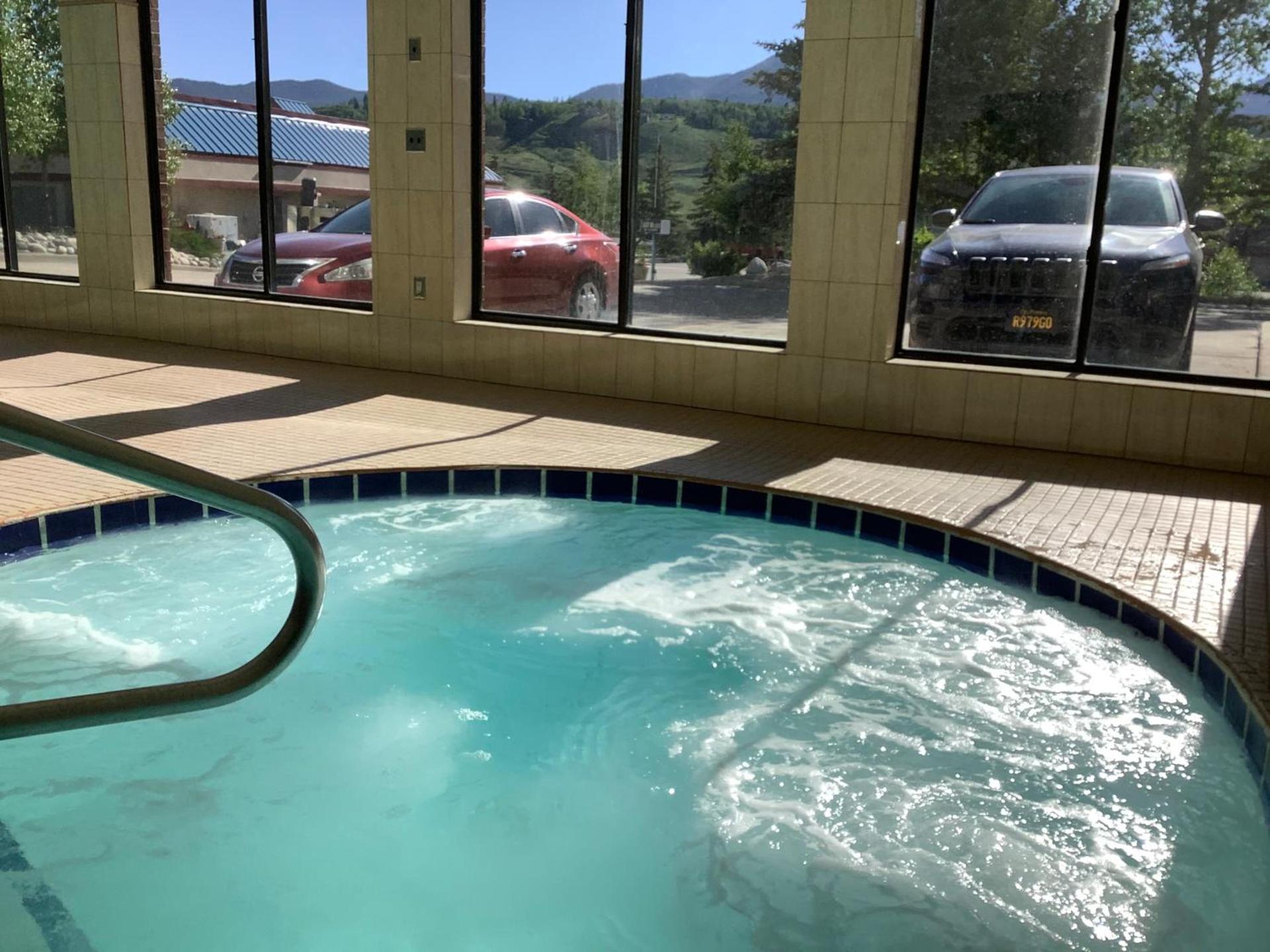 Luxury Inn & Suites photo 2