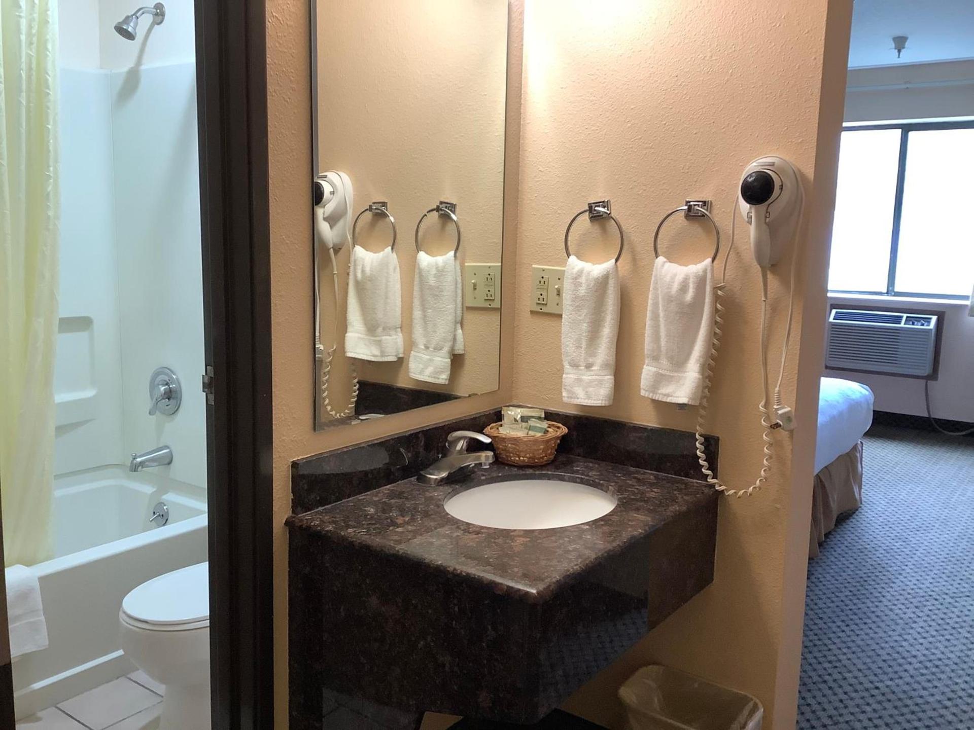 Luxury Inn & Suites photo 47