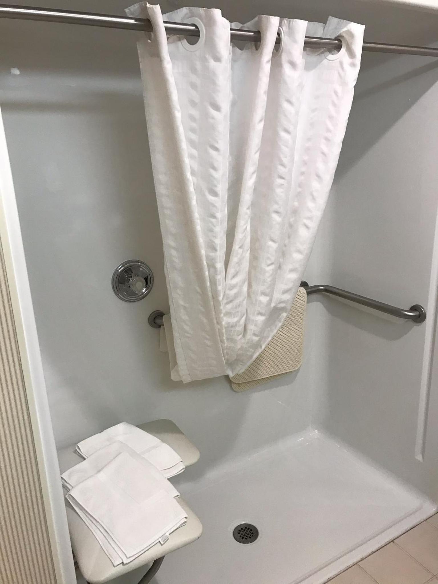 Country Inn & Suites by Radisson, Freeport, IL photo 56