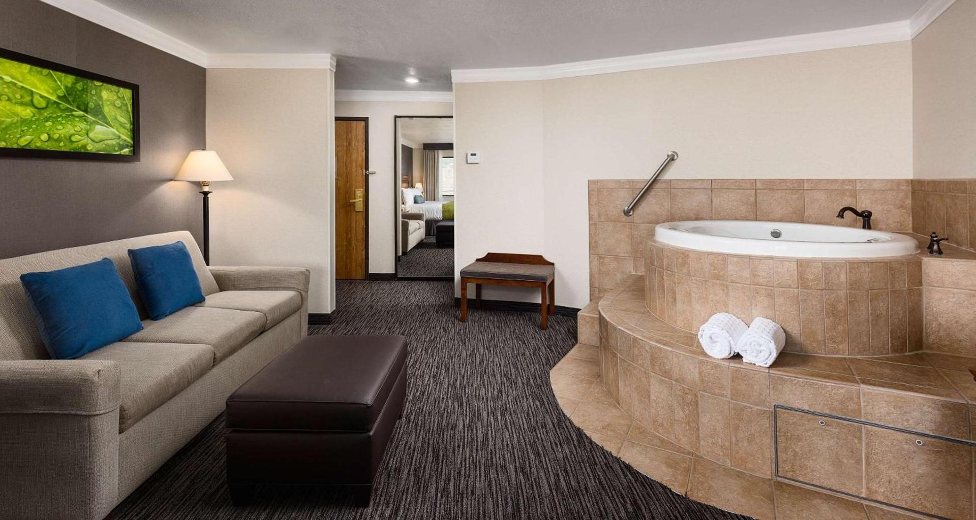 Best Western Plus Landmark Inn photo 35