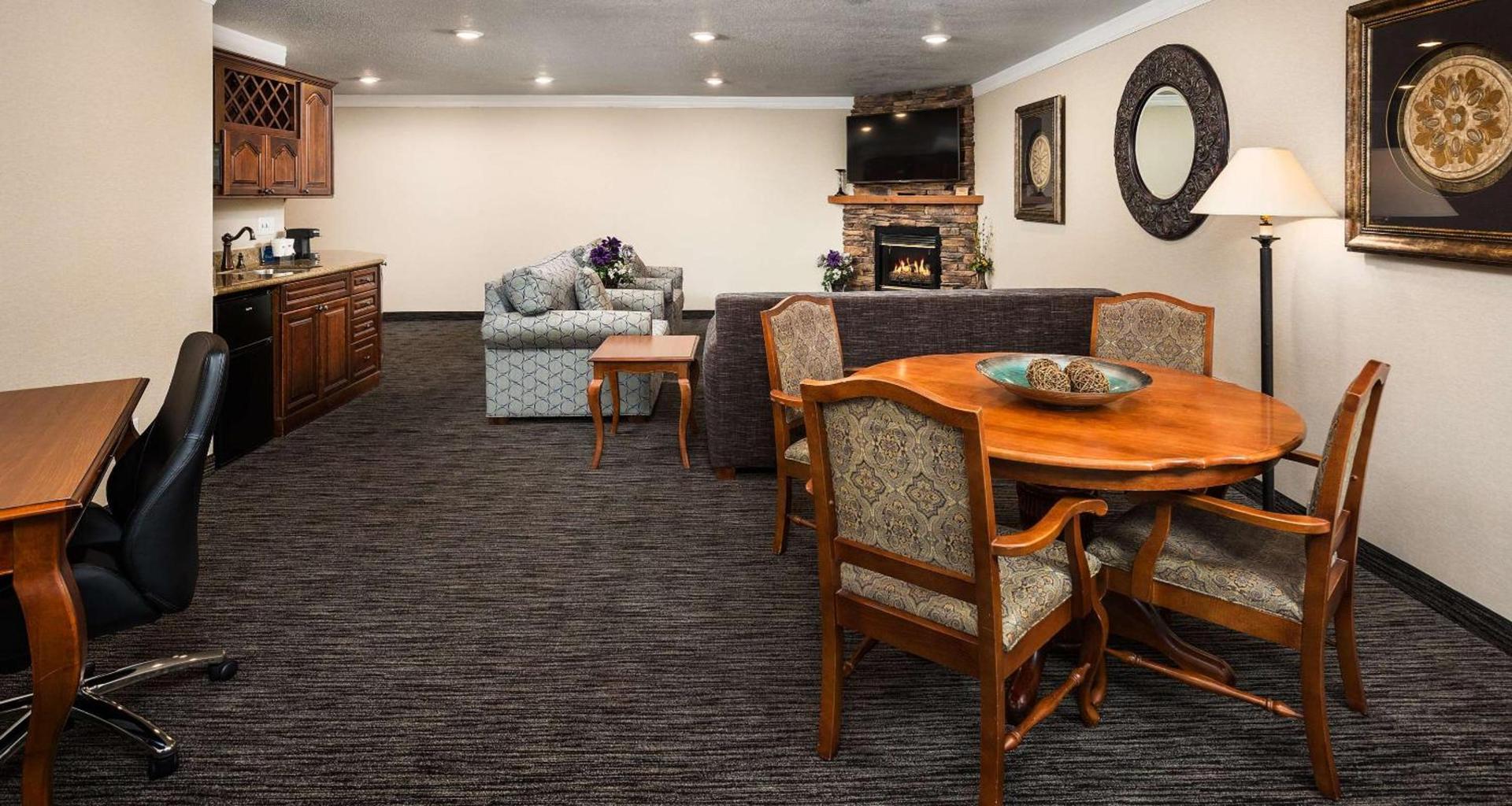 Best Western Plus Landmark Inn photo 34