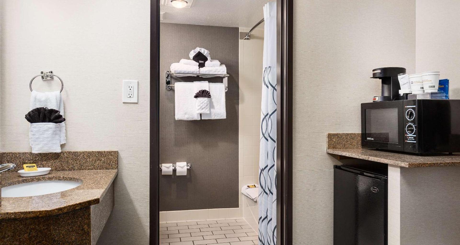 Best Western Plus Landmark Inn photo 31