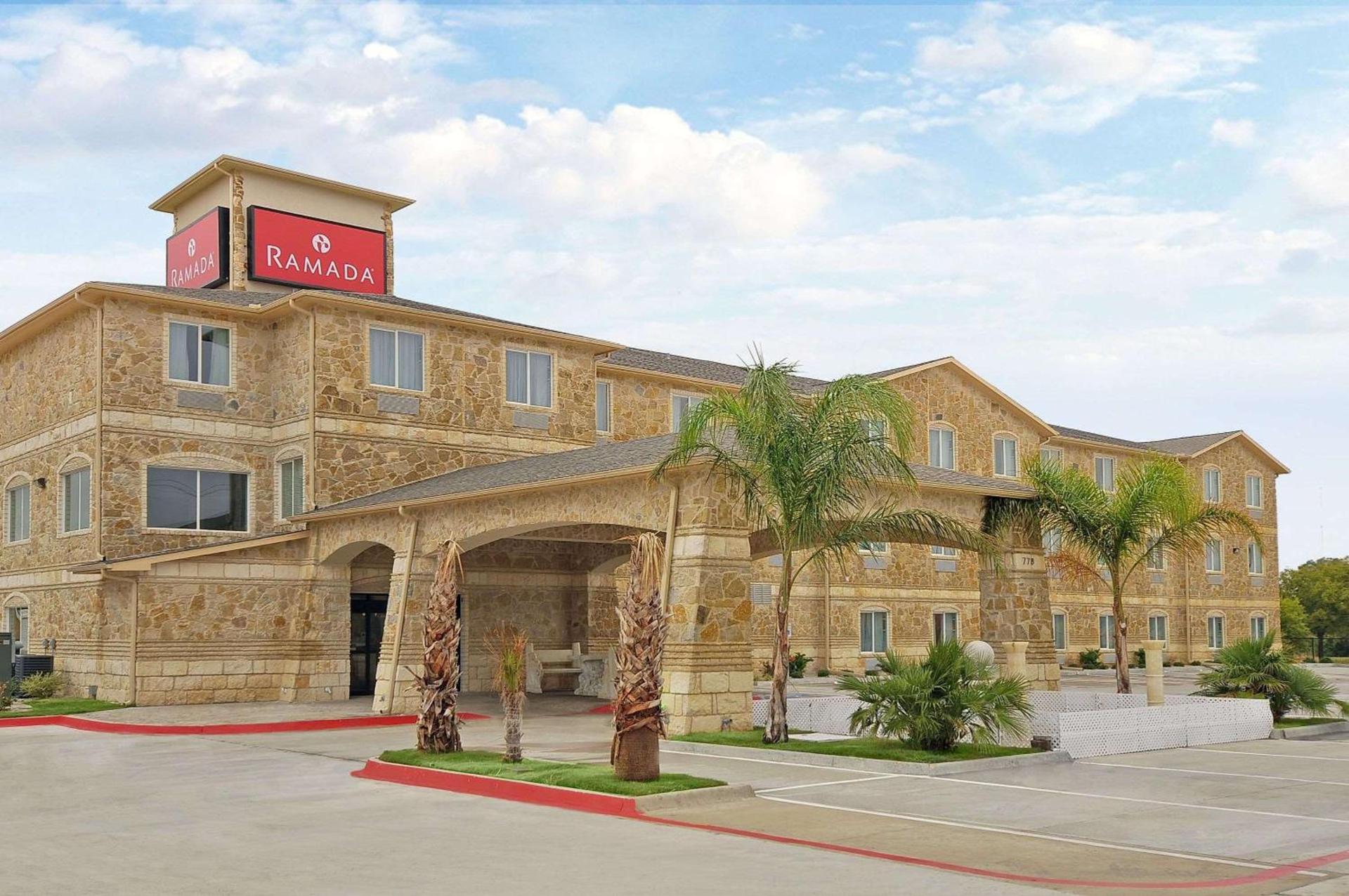 Ramada by Wyndham South Waco photo 1