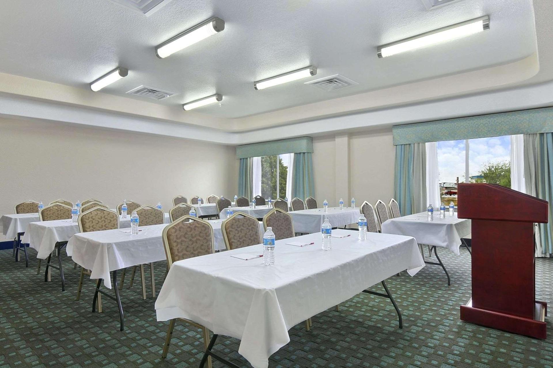 Ramada by Wyndham South Waco photo 8