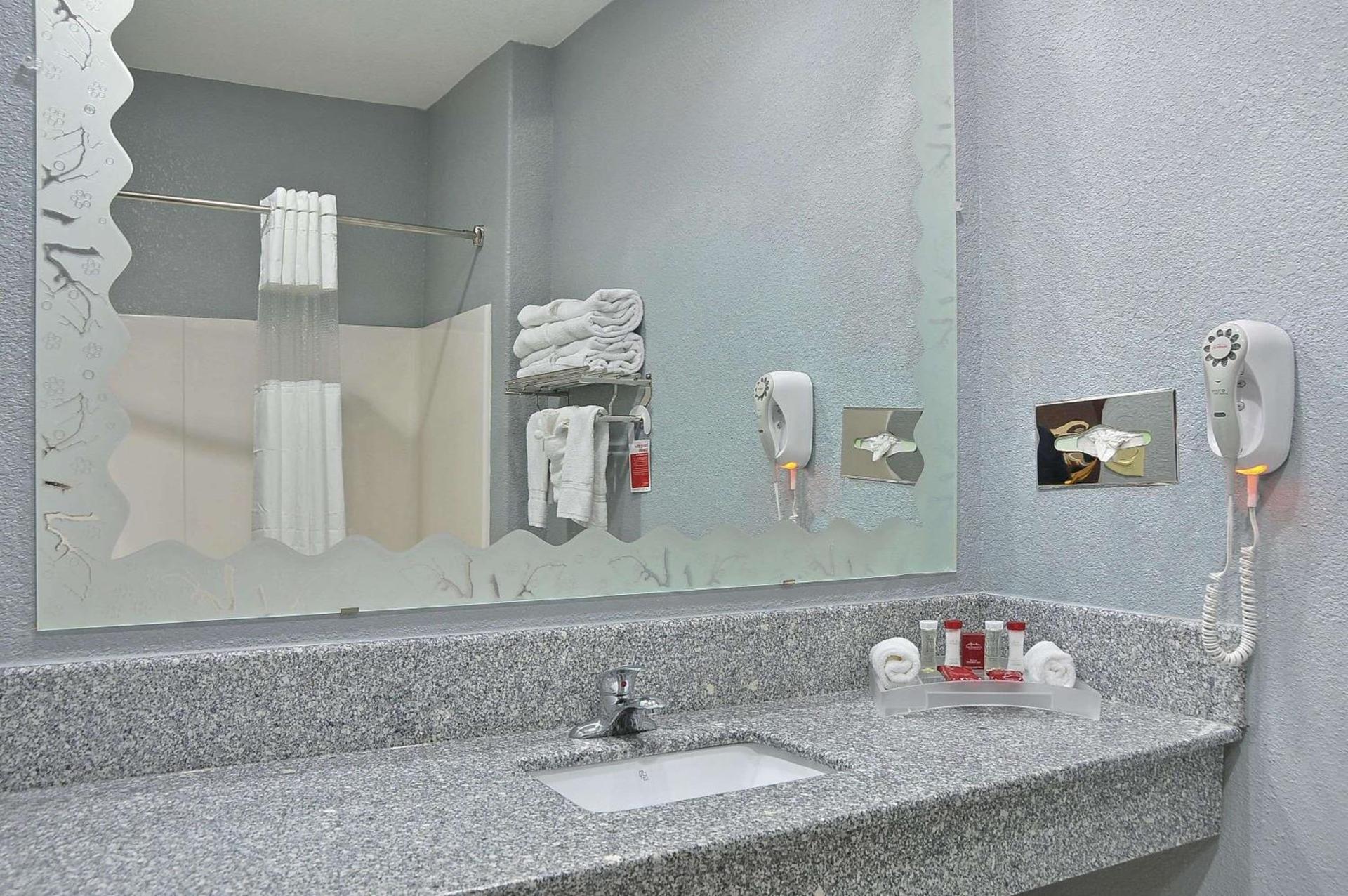 Ramada by Wyndham South Waco photo 6
