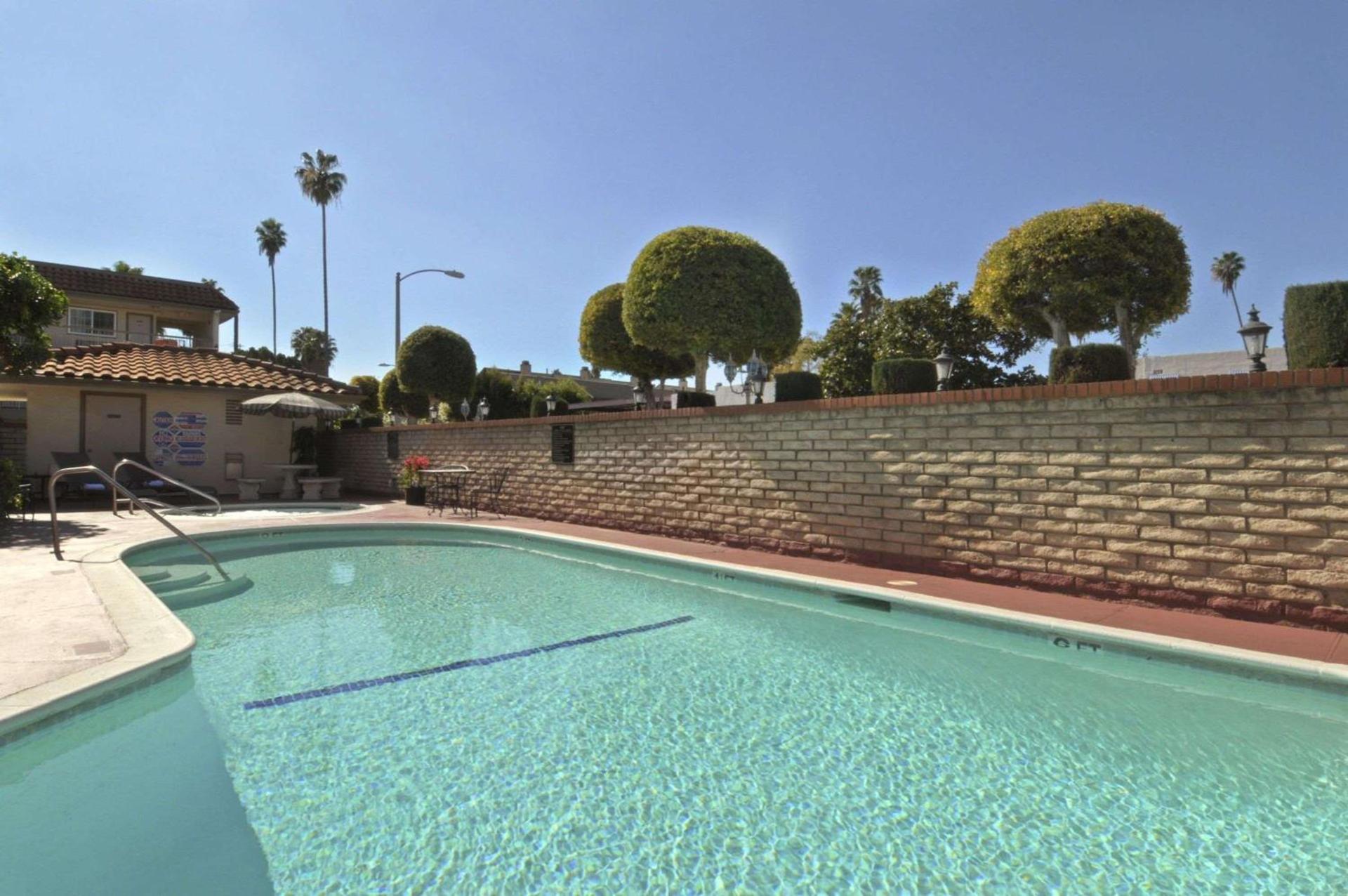 Ramada by Wyndham Pasadena photo 12